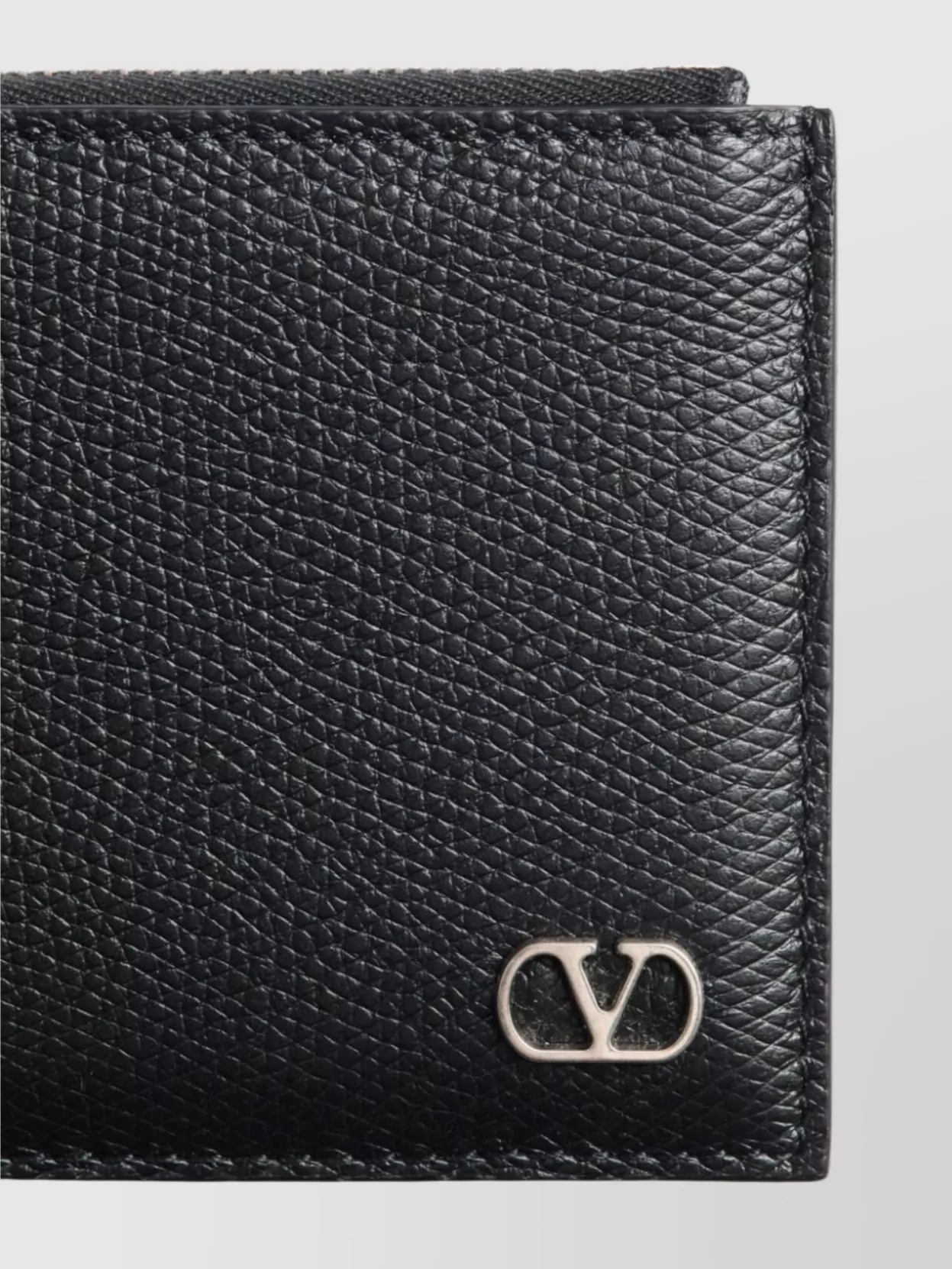 Valentino Garavani Grained Leather Wallets Textured Finish