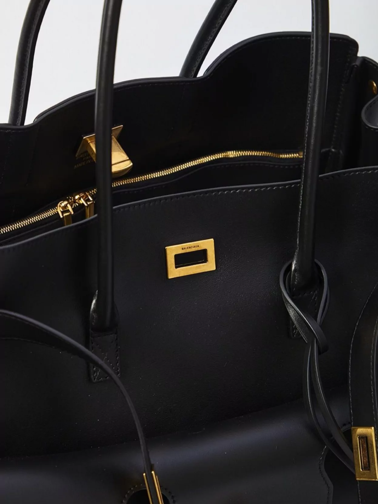 Balenciaga Women Medium Bel Air Carry-all Bag