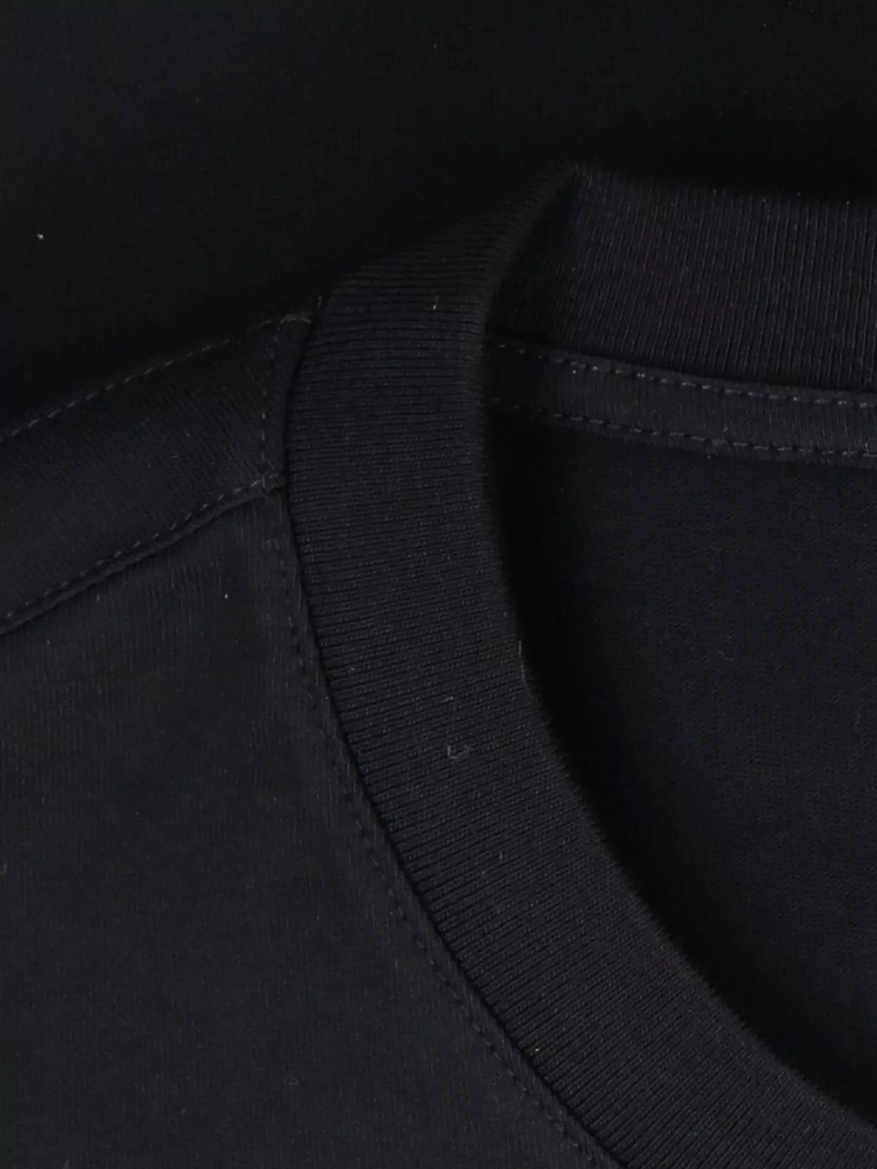 Versace Crew Neck Embroidered Design Short Sleeves In Black