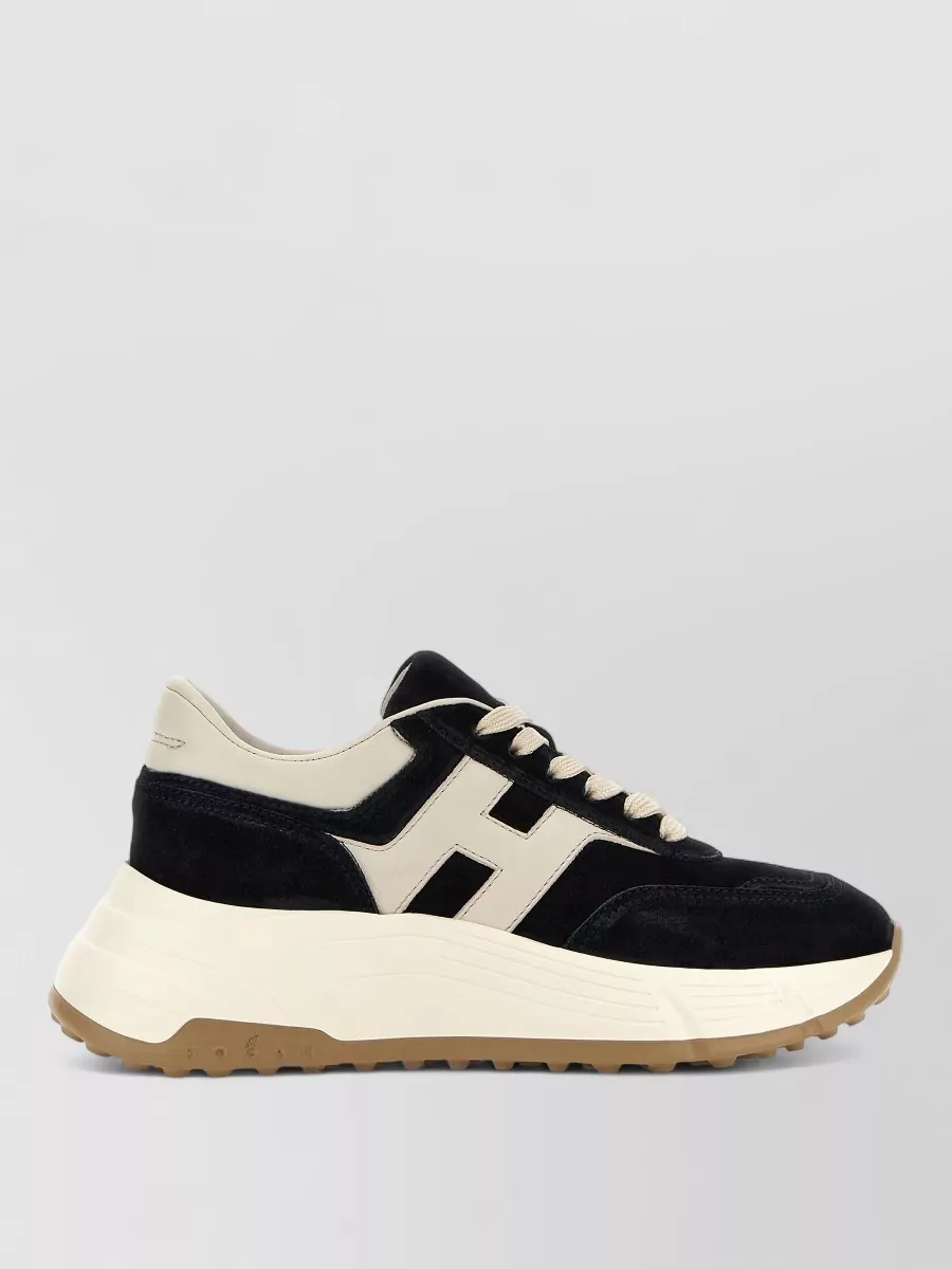 Hogan Sneakers Round Toe Contrast Sole Design In Black