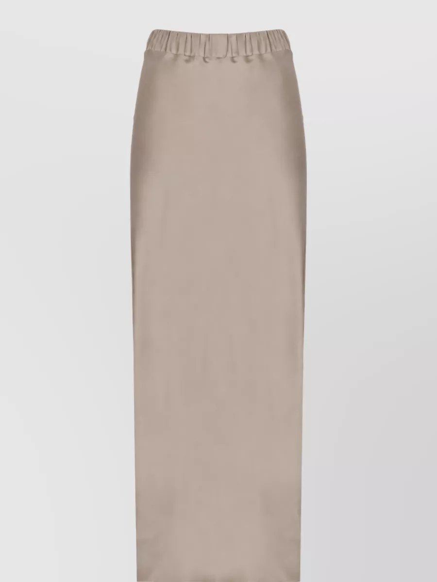 D.exterior knee-length fitted skirt