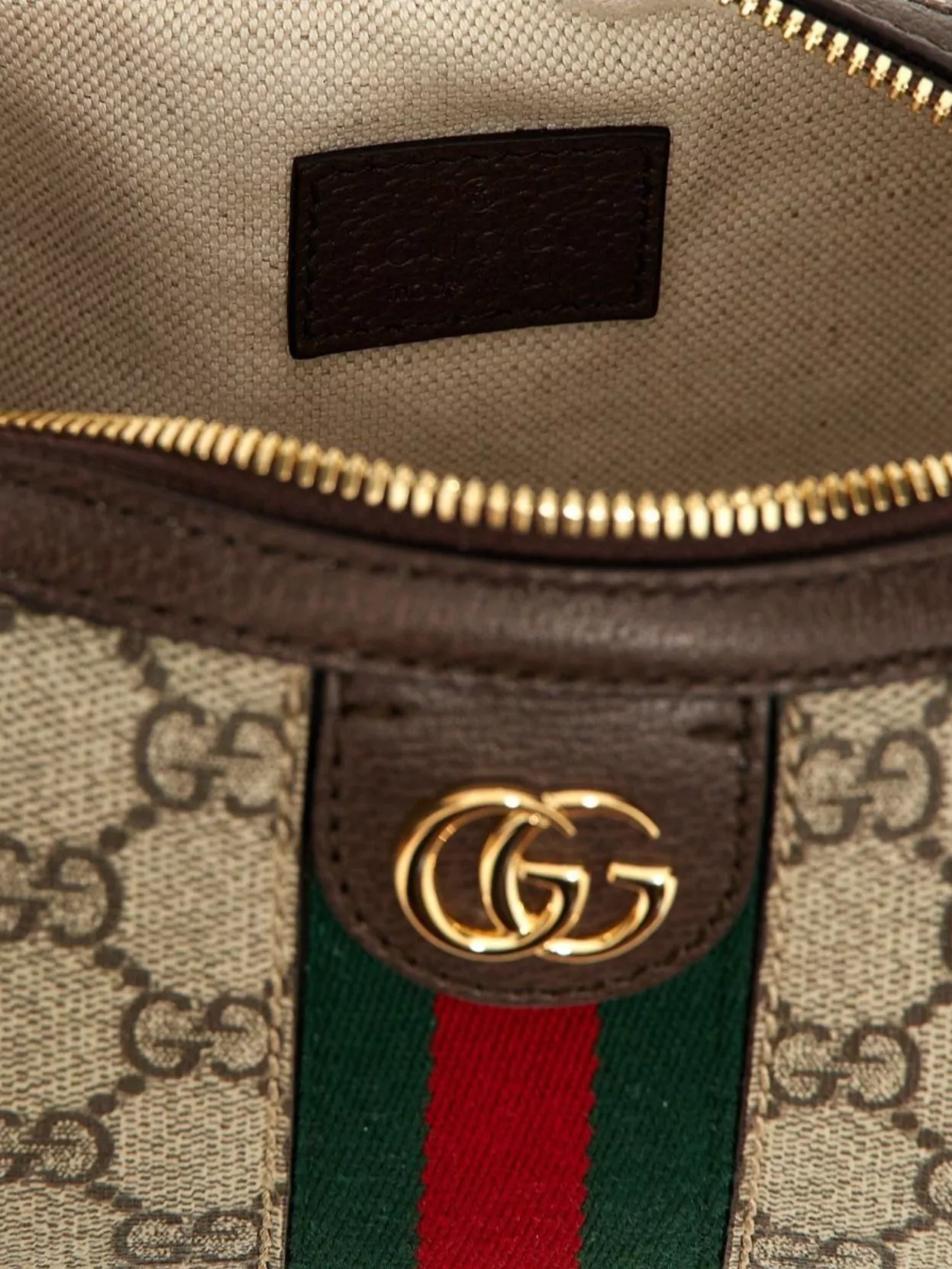 Gucci Mini Shoulder Bag Featuring Chain Strap