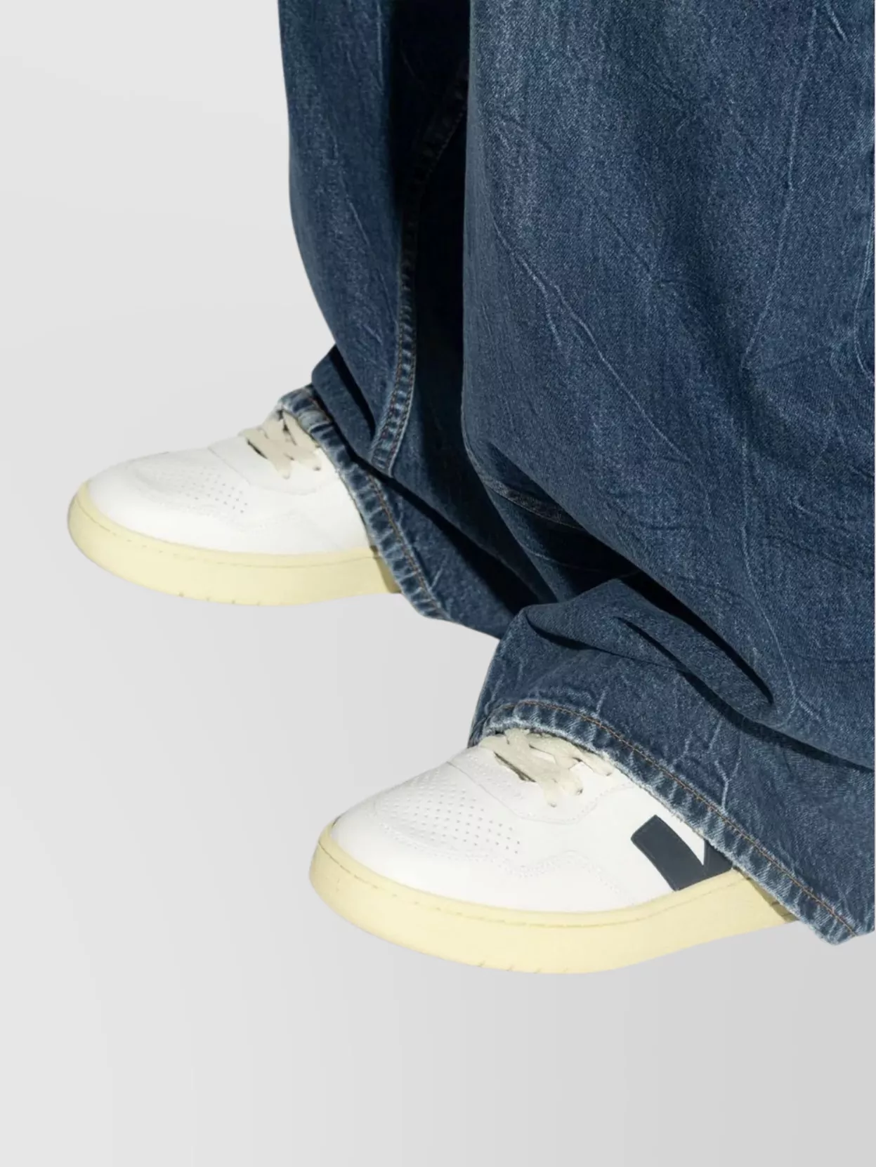 Veja V-90 O.t Leath Sneakers