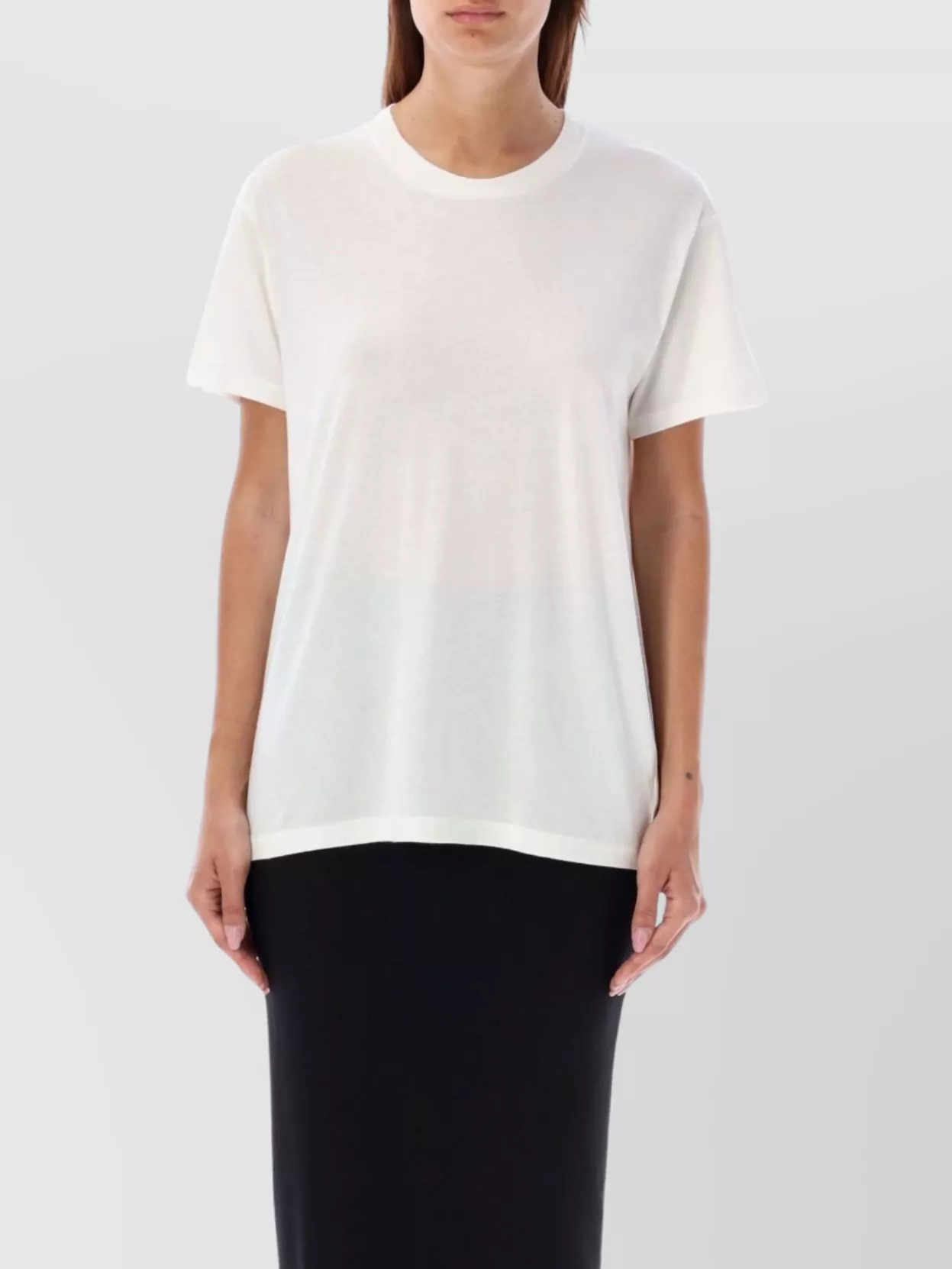 Éterne Simple Round Neck Short Sleeve T-shirt In White