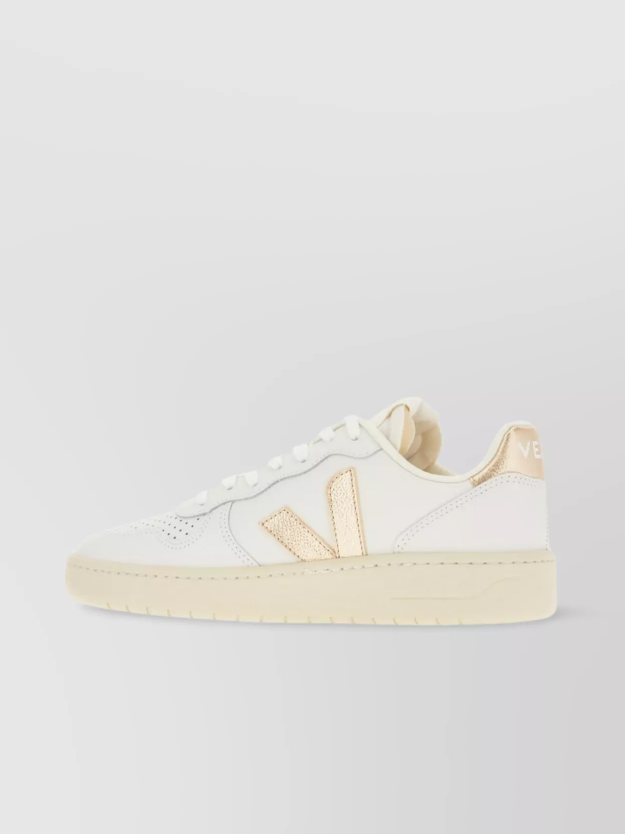 Veja Leather V-10 Sneakers Contrast Heel Tab