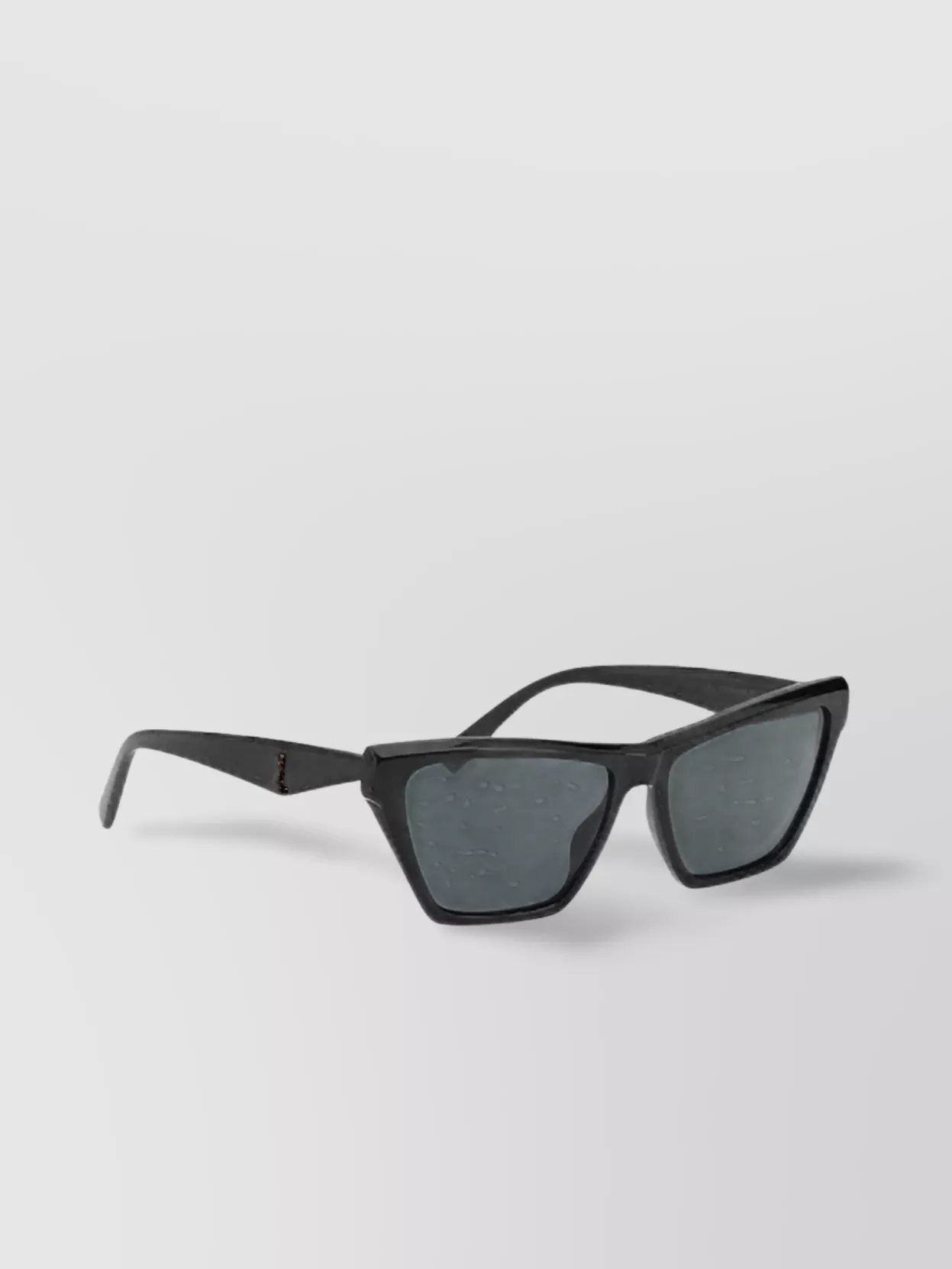 SAINT LAURENT SUNGLASSES FOR A SOPHISTICATED AND MODERN LOOK