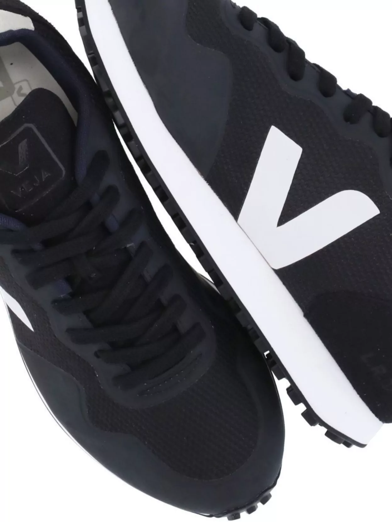 Veja Men's Low Top Sneakers