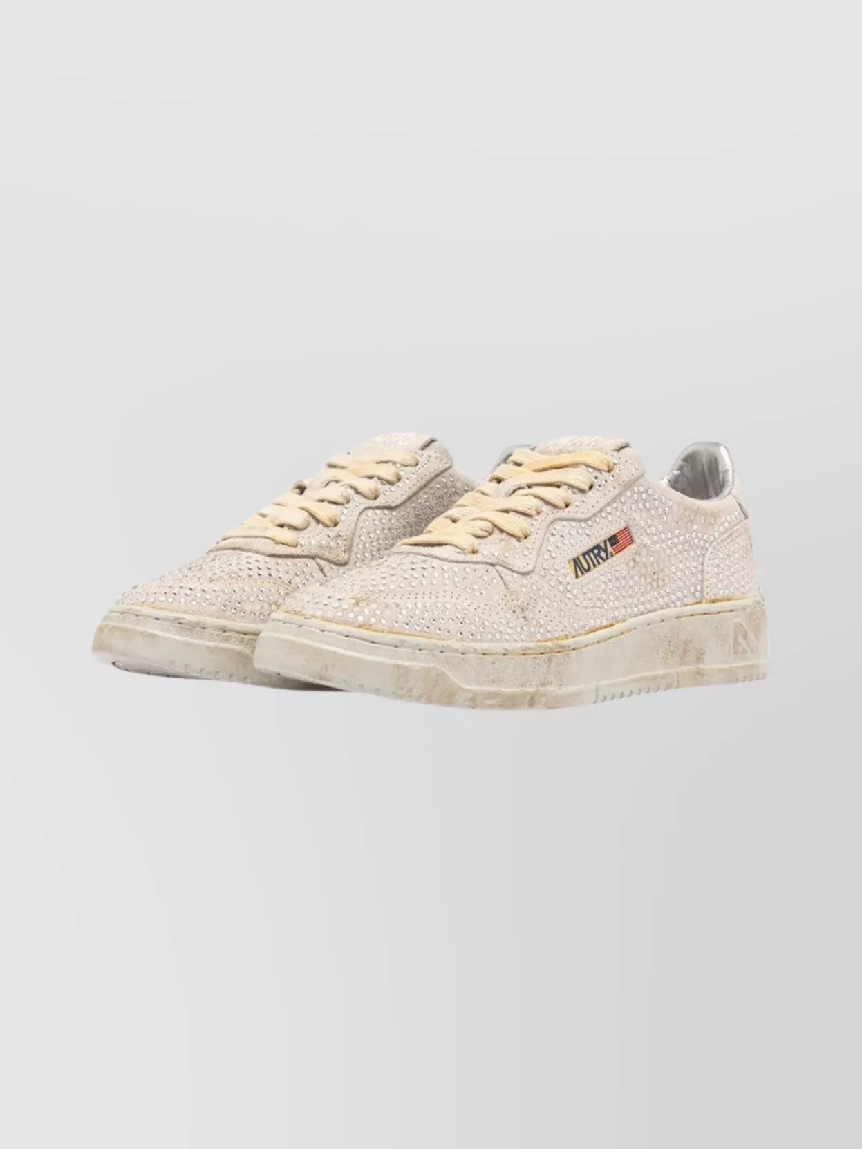 Autry Sophisticated Low Top Sneakers For Women In Neutral