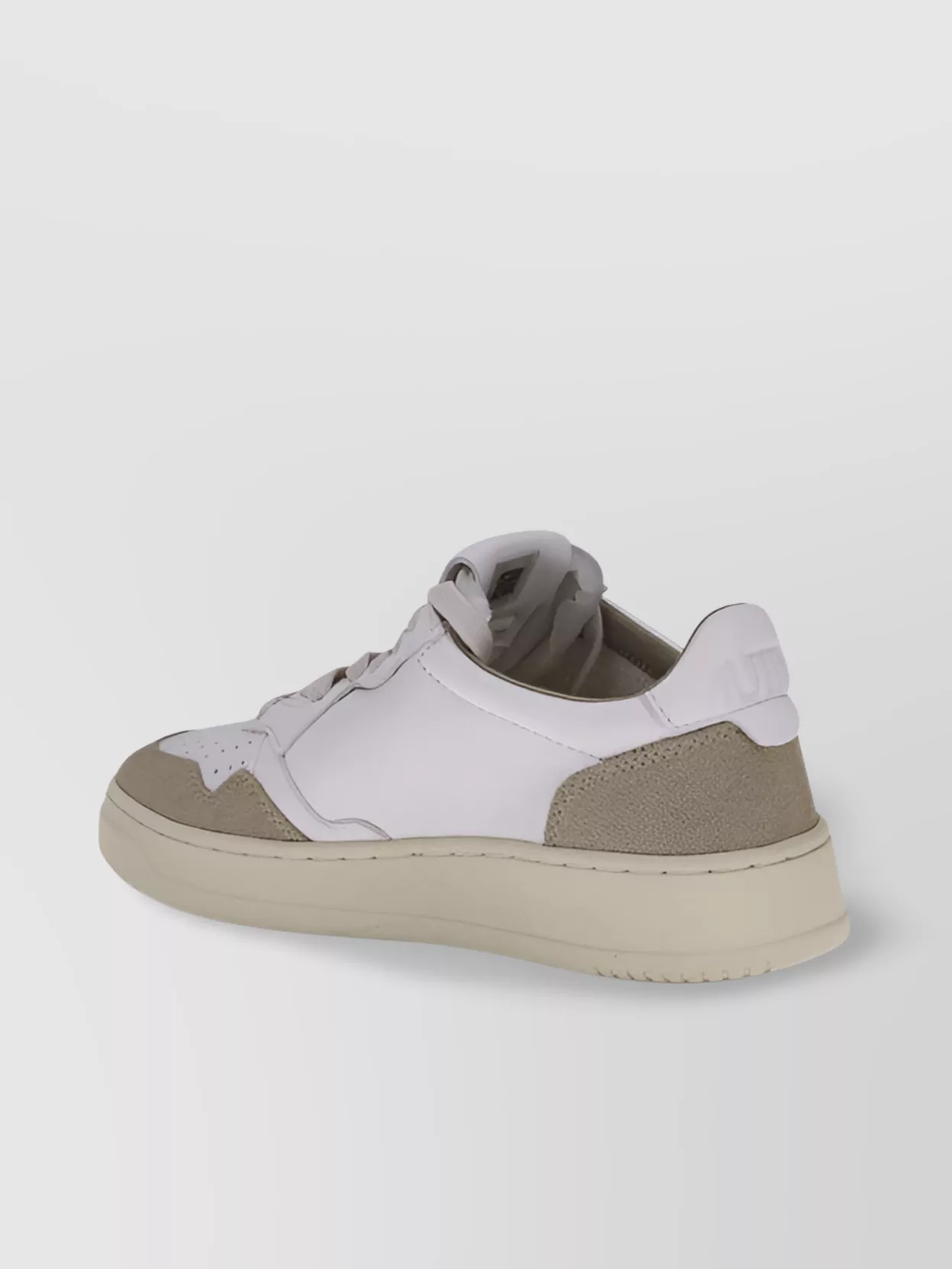 Autry Medalist Low Sneakers Logo Detail