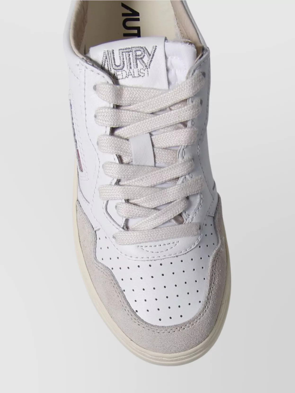Autry Low Sneaker With Contrast Heel Tab