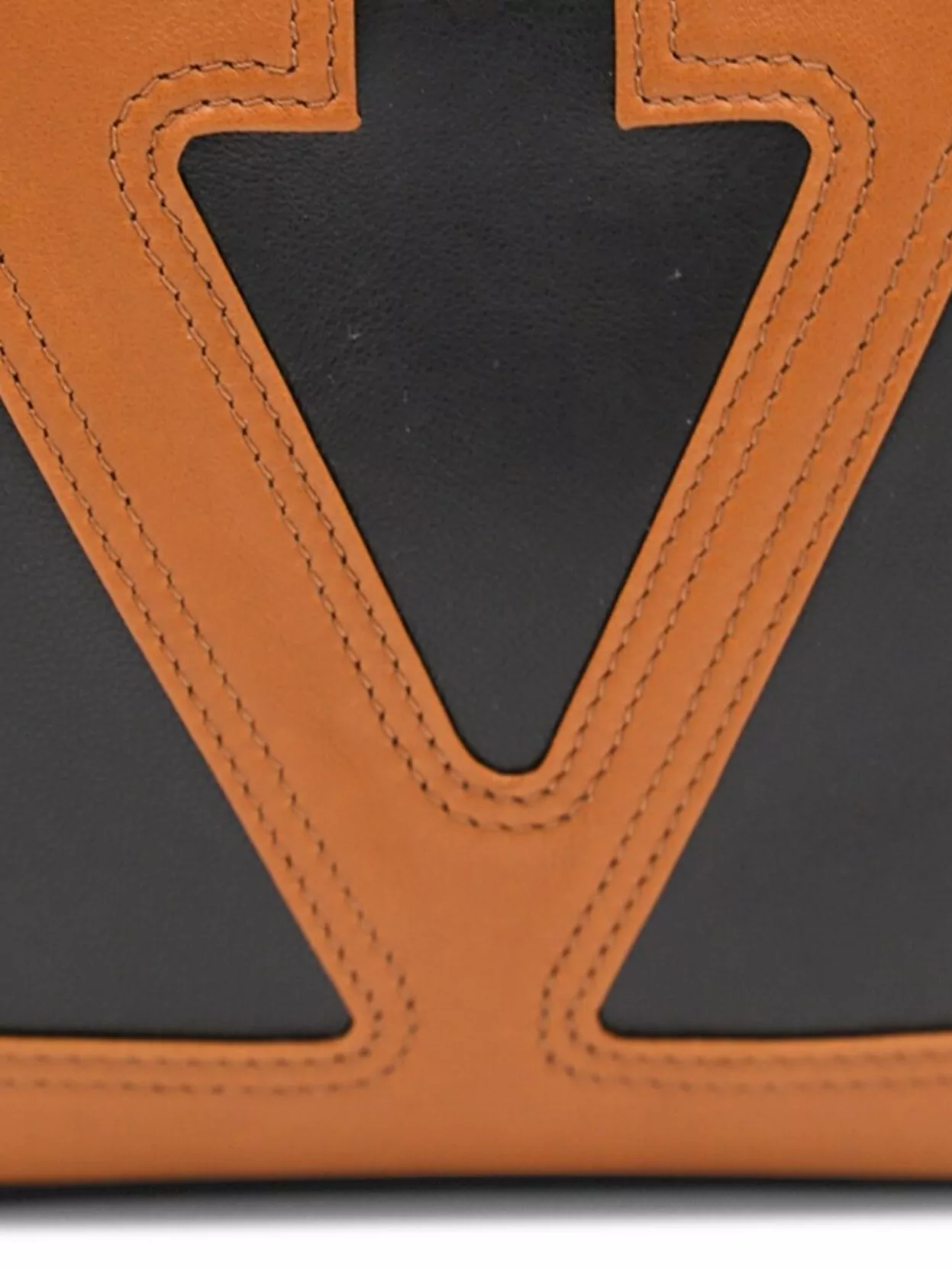 Valentino Garavani Chain Strap Shoulder Bag With Back Pocket