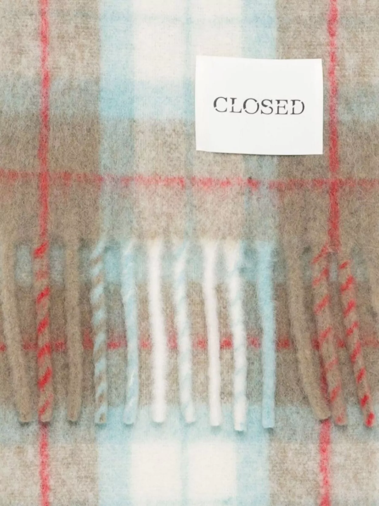 Closed Cozy Plaid Wool Scarf With Fringed Edges