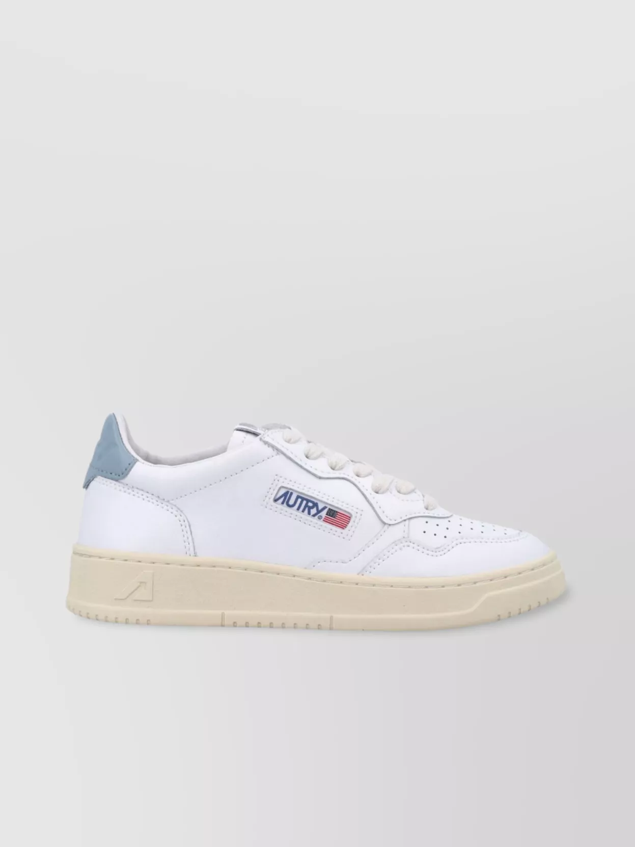 AUTRY MEDALIST LOW SNEAKERS WITH CONTRAST HEEL TAB