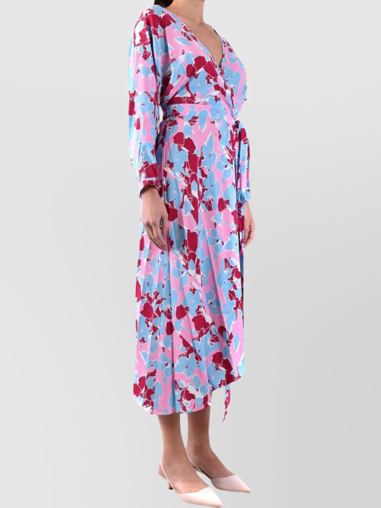 Diane Von Furstenberg V-neckline Long Sleeves Belted Waist Asymmetric Hem Floral Pattern In Pink