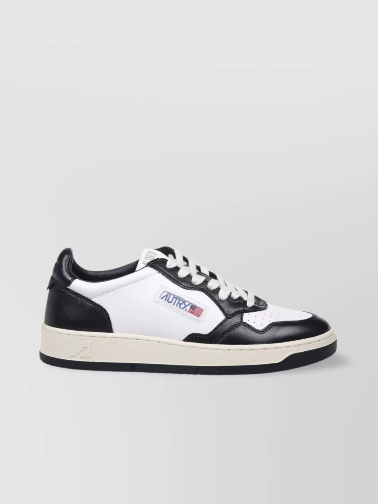Autry Low Sneaker Contrast Panels