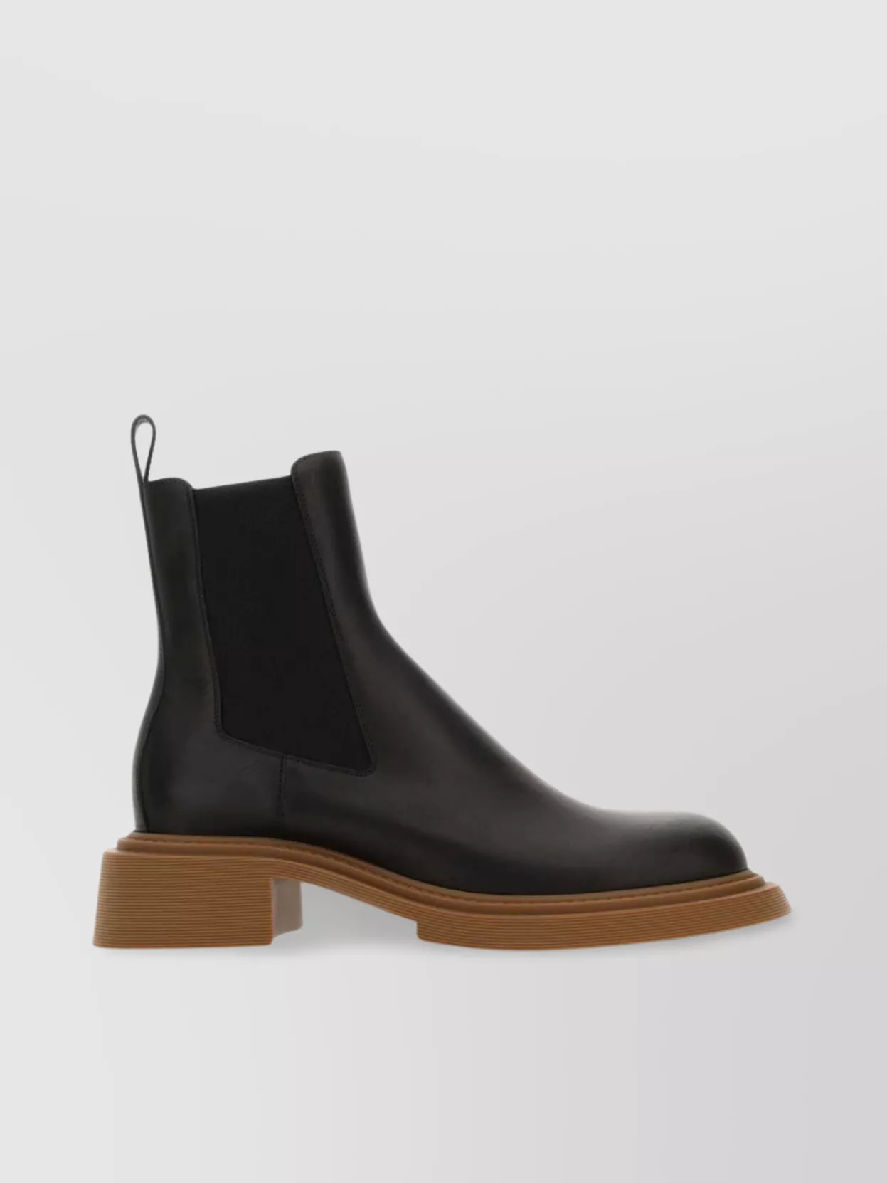 Loewe Contrast-sole Chelsea Boots In Nero