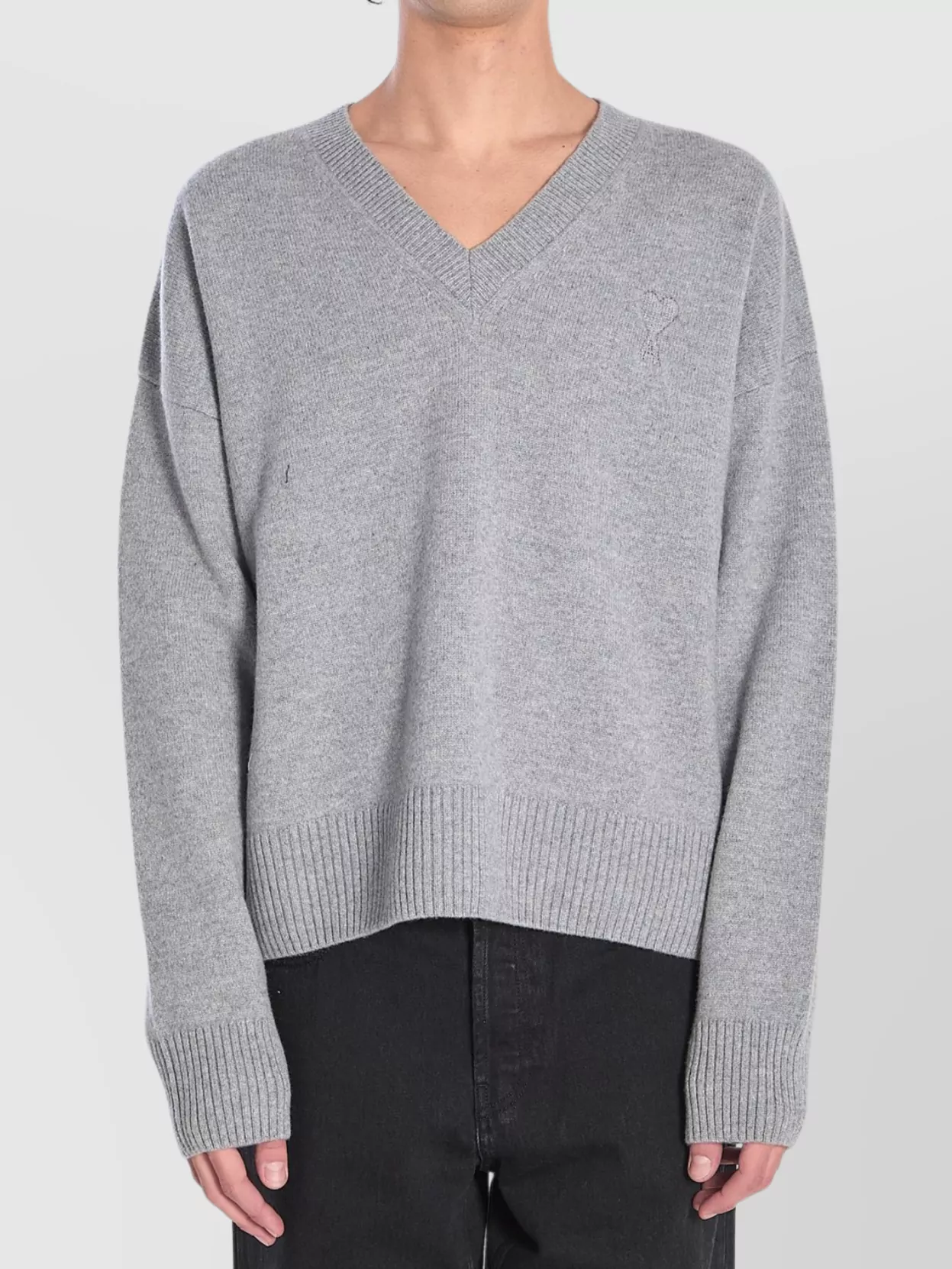 Ami Alexandre Mattiussi Ami V-neck Ribbed Sweater With Embroidered Logo In Gray
