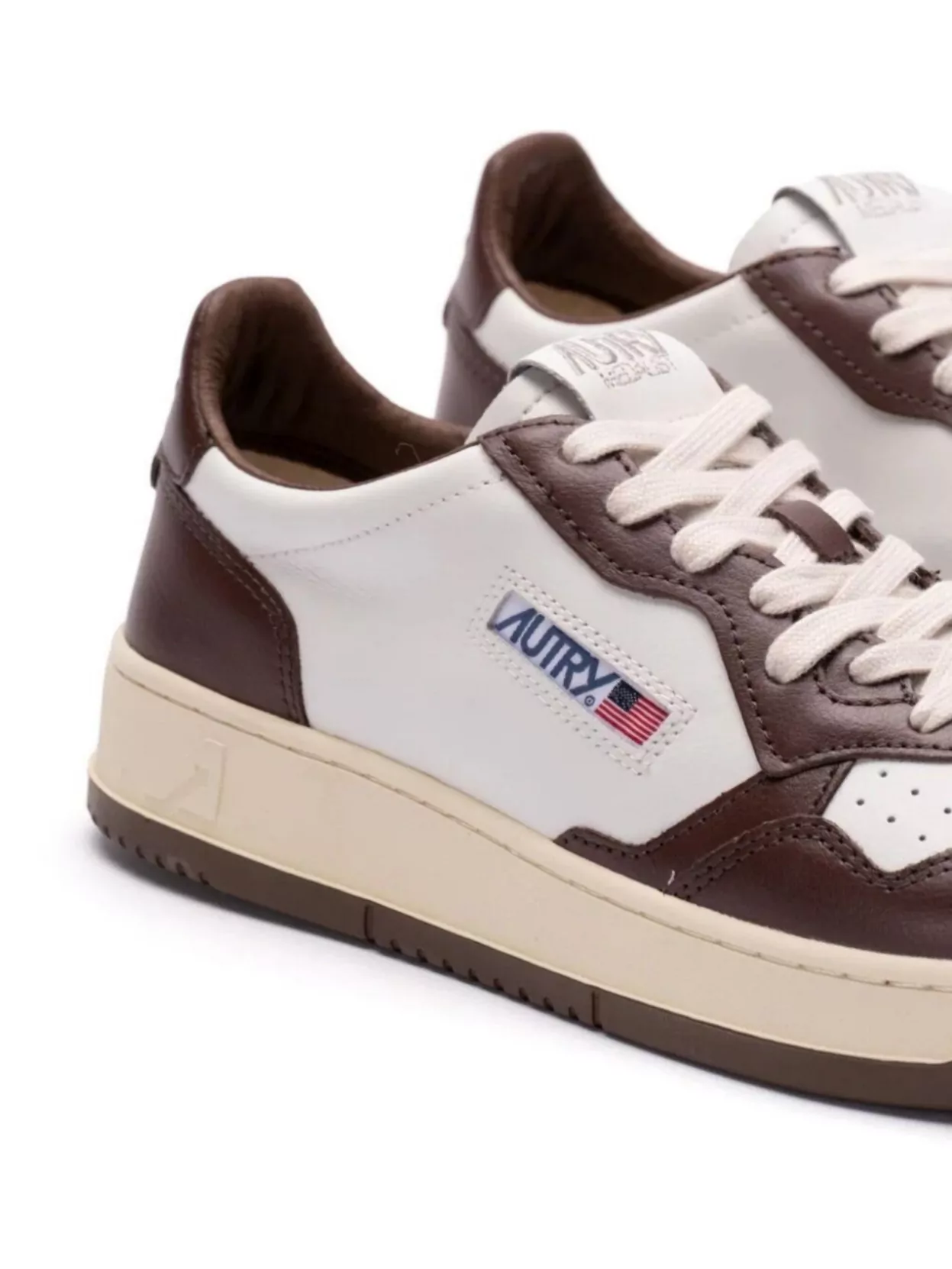 Autry Medalist Low Calfskin Sneakers