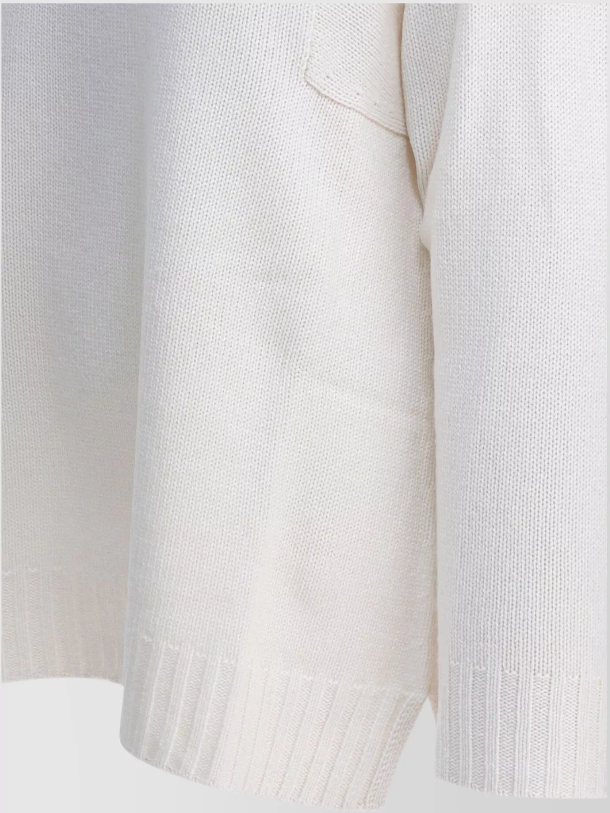 Max Mara Luxurious Cashmere Turtleneck Long Sleeve Top