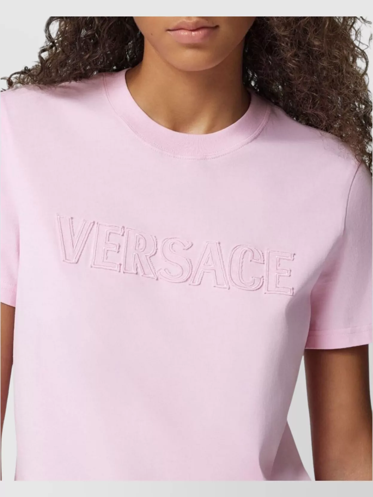 【関税＆送料込み】Versace Fringed Logo T-Shirt Clothing Versace Fringed logo t-shirt for casual style | The Fashion
