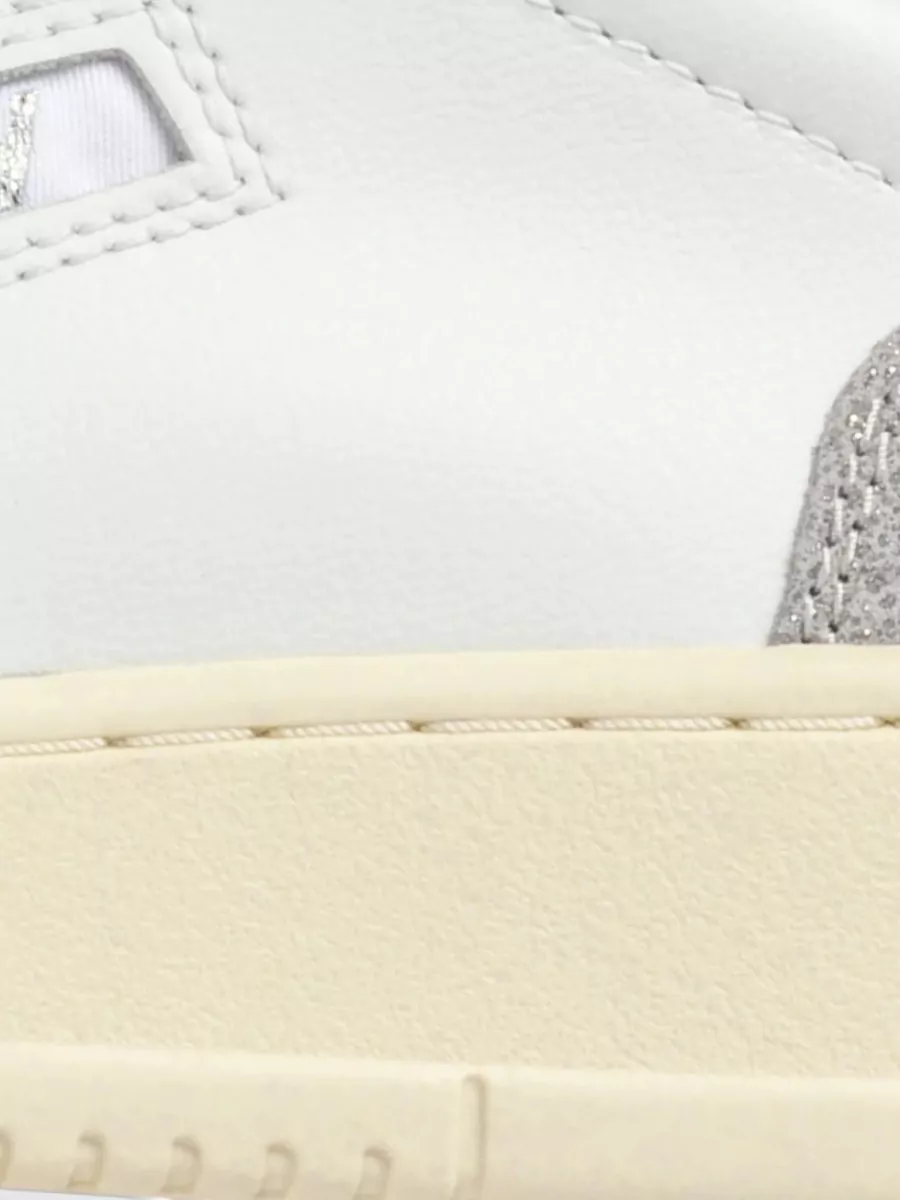 Autry Leather Medalist Low Sneakers