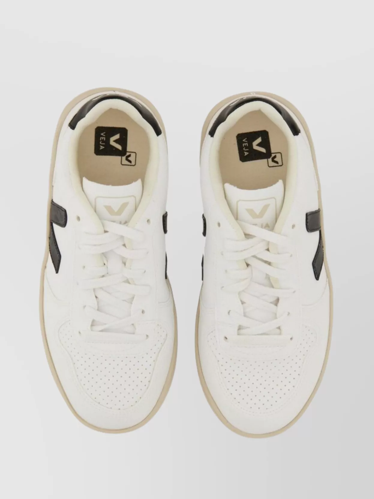 Veja V-10 Sneakers With Contrast Heel Tab