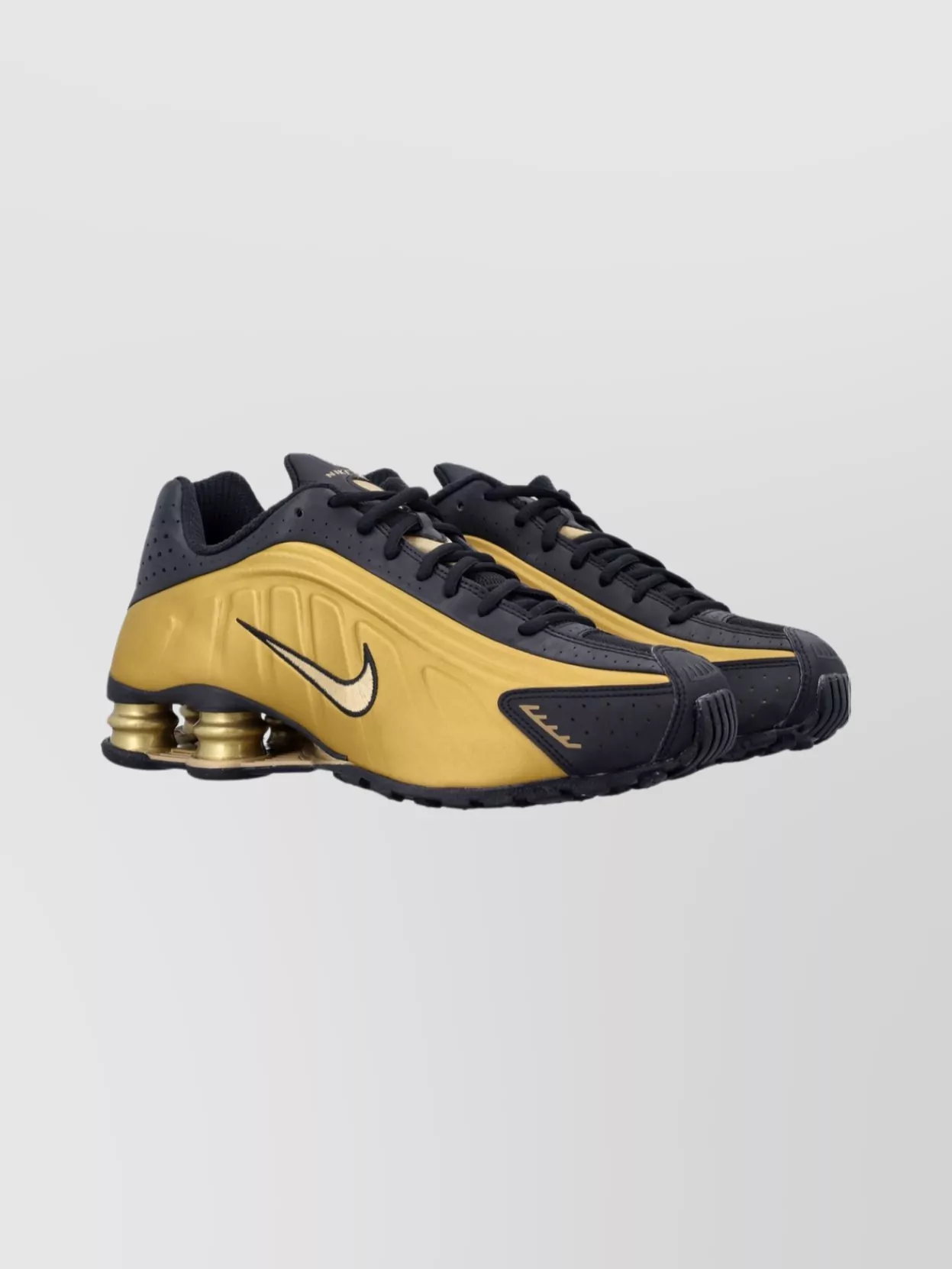 Nike Retro Revival Sneakers Featuring Traction