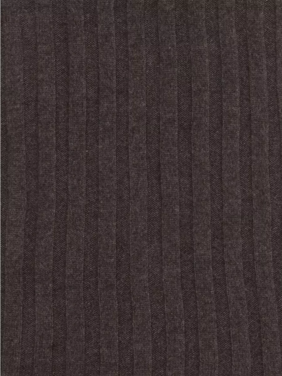 Brunello Cucinelli Cashmere scarf — The charcoal brown ribbed scarf extends the chestnut and taupe tones around the face, reinforcing the quiet, tonal story without introducing a distracting contrast.