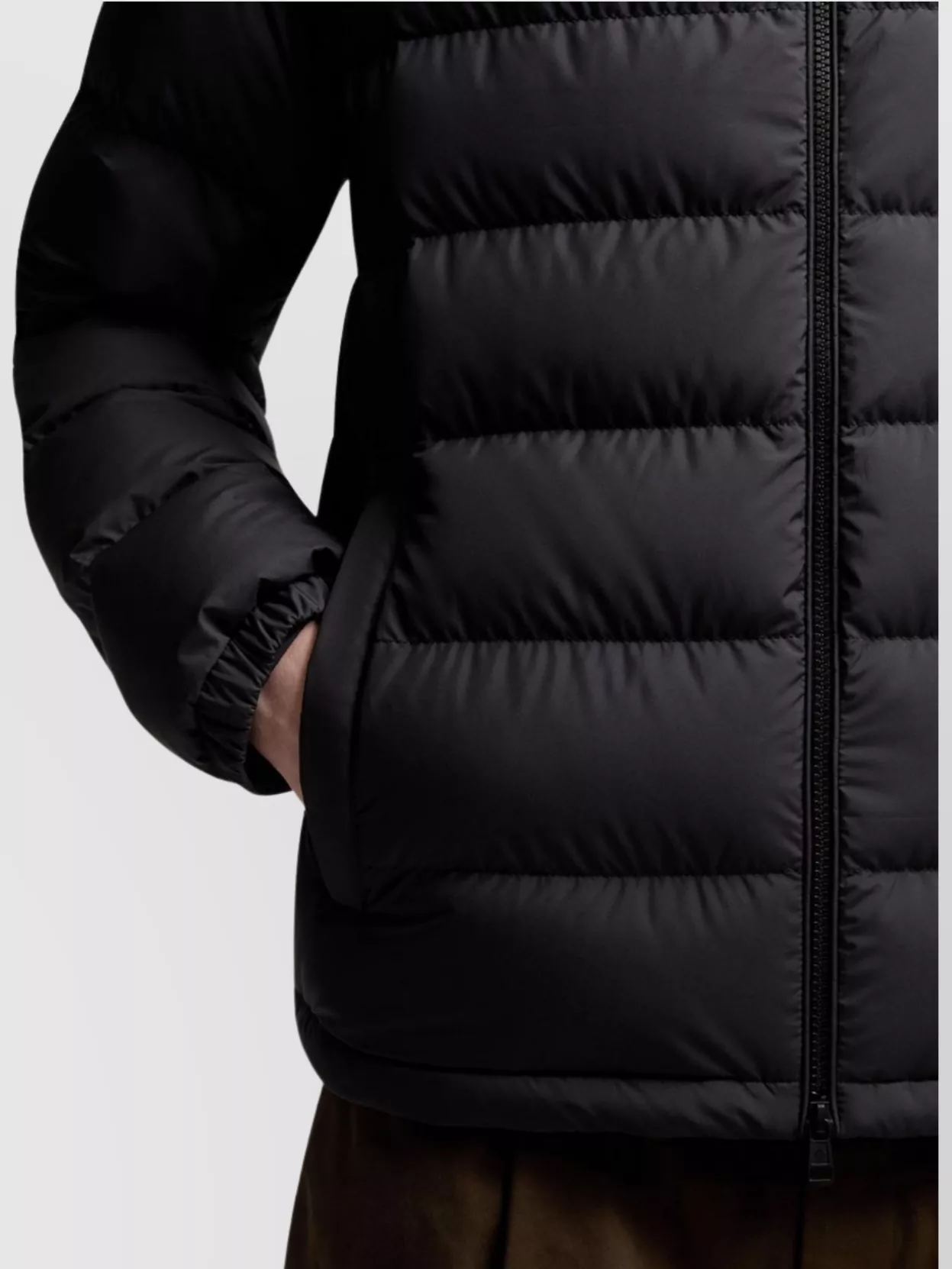 Moncler Short Hooded Down Jacket Laveraet