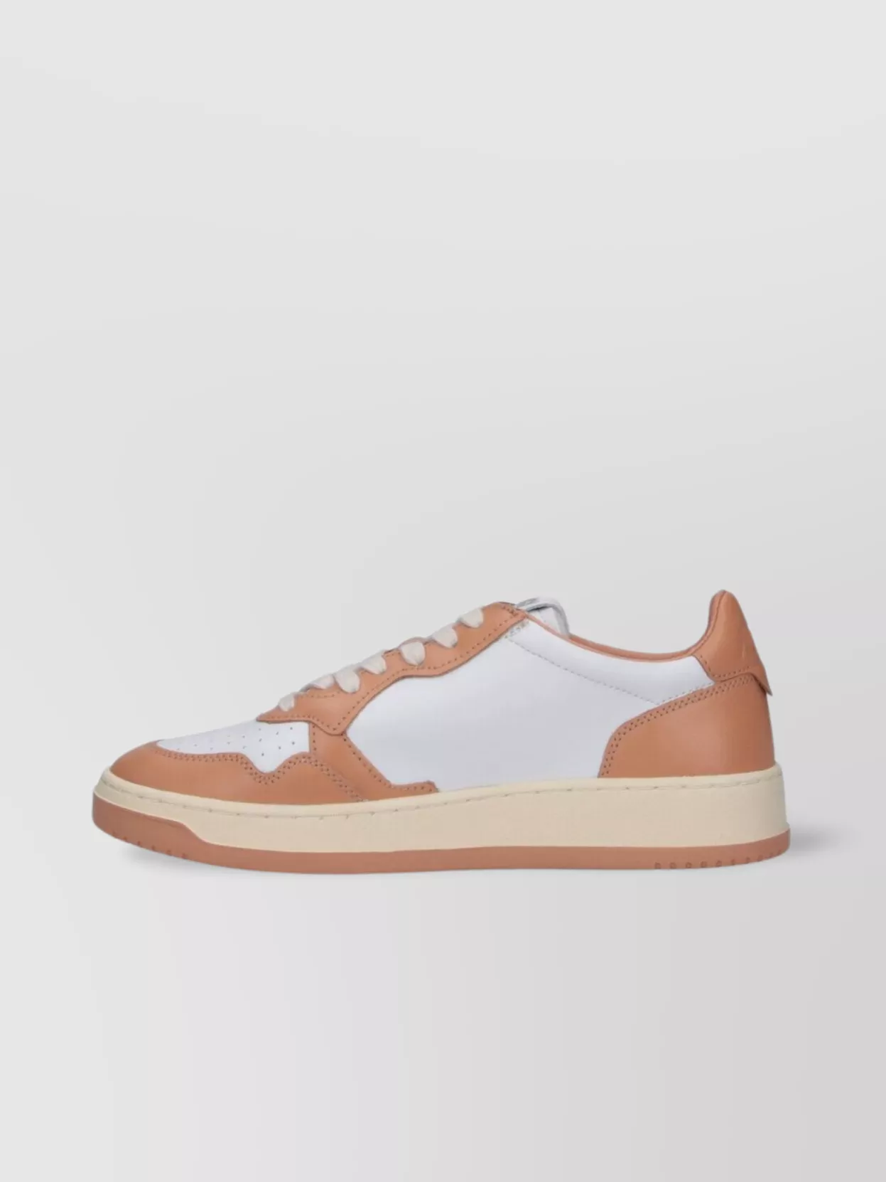 Autry Low Top Sneakers Contrast Sole