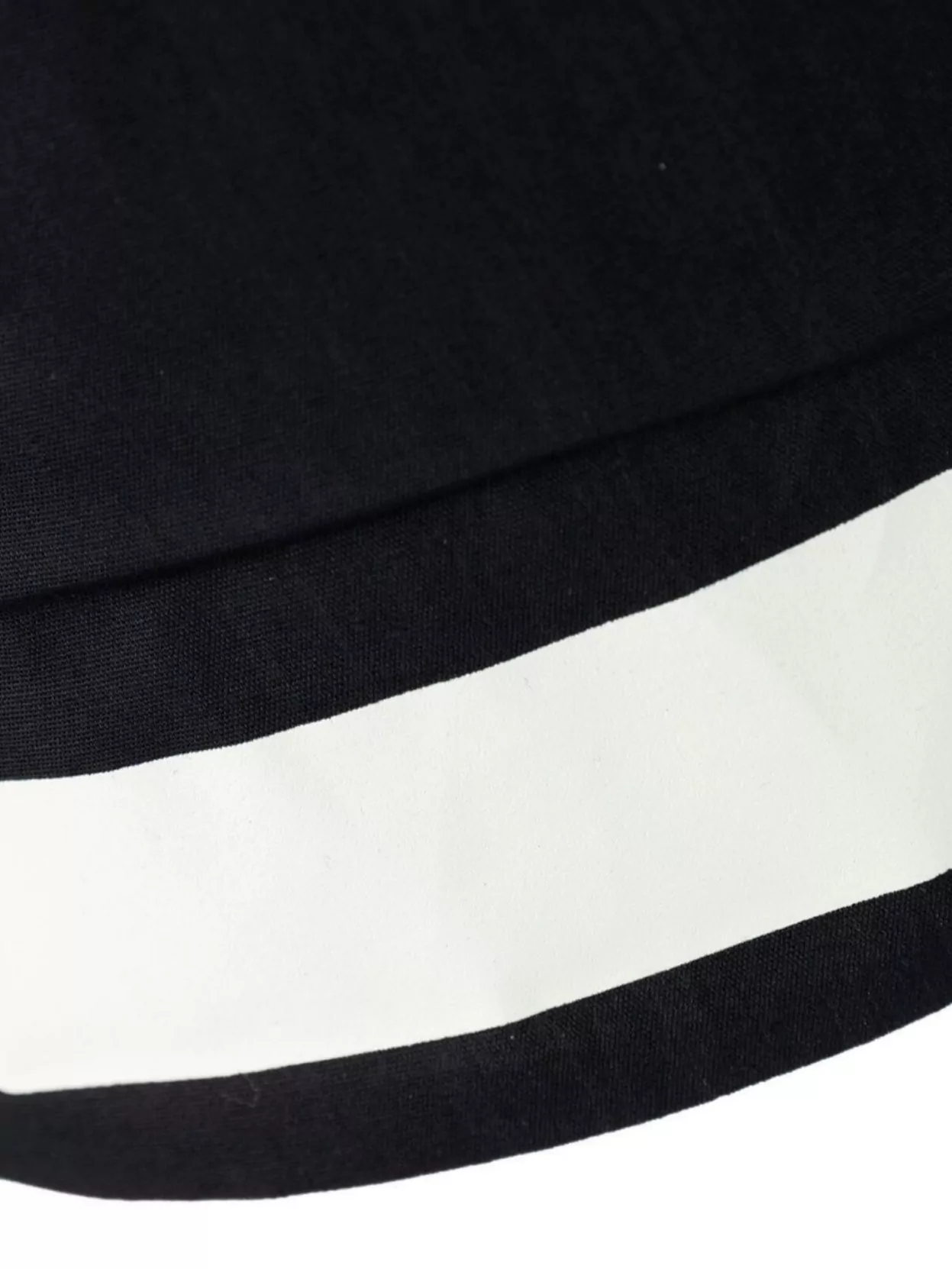 Barrow Elastic Waistband Striped Hem Shorts