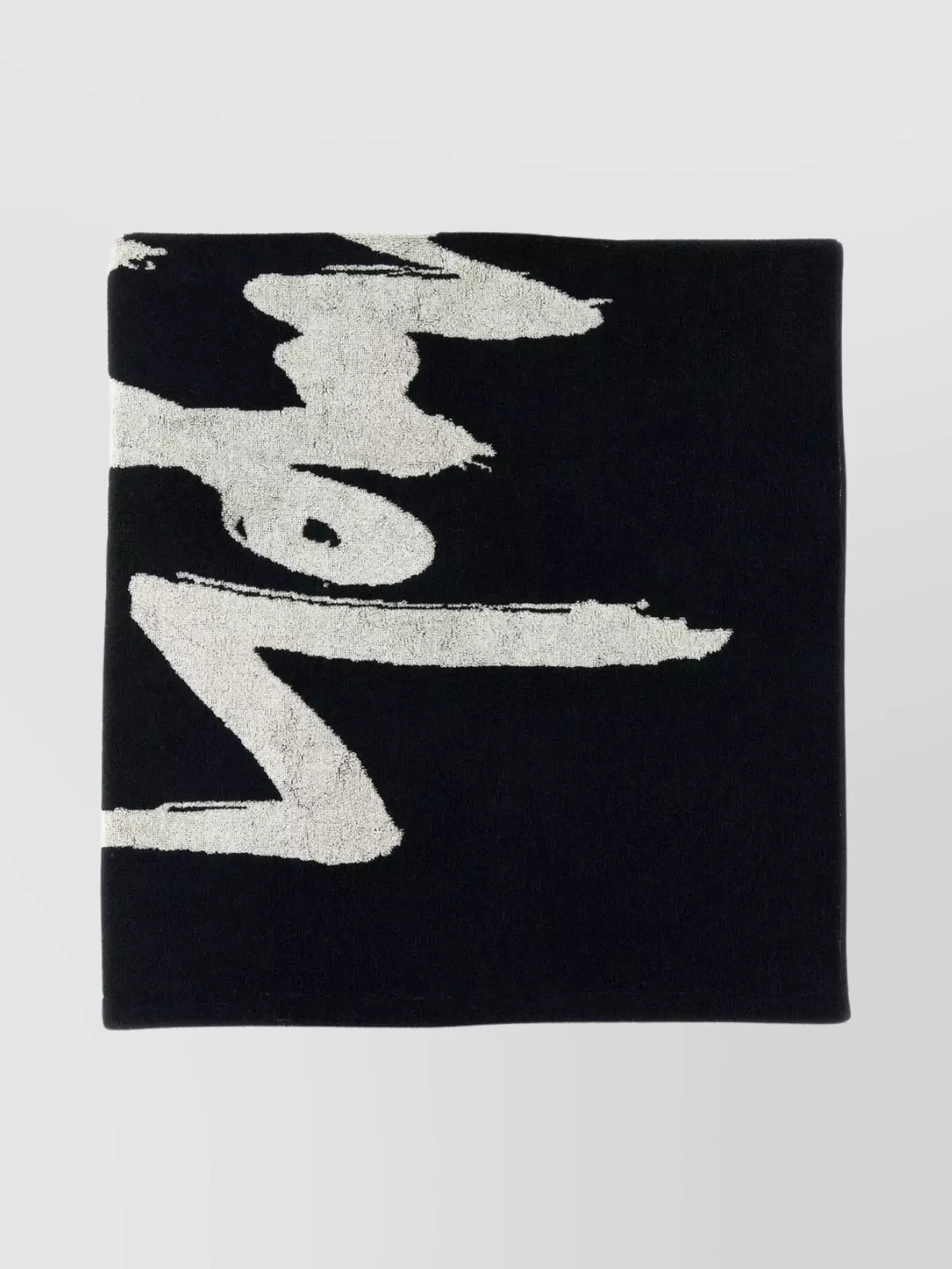 Shop Yohji Yamamoto Abstract Print Fringed Edges Two-tone Design Towel