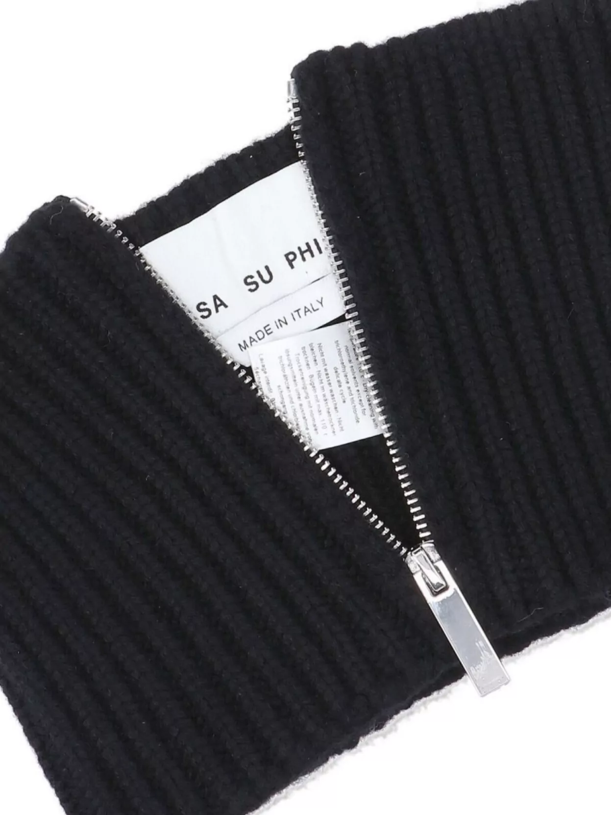 Sa Su Phi Textured Ribbed Scarf For All Seasons In Black
