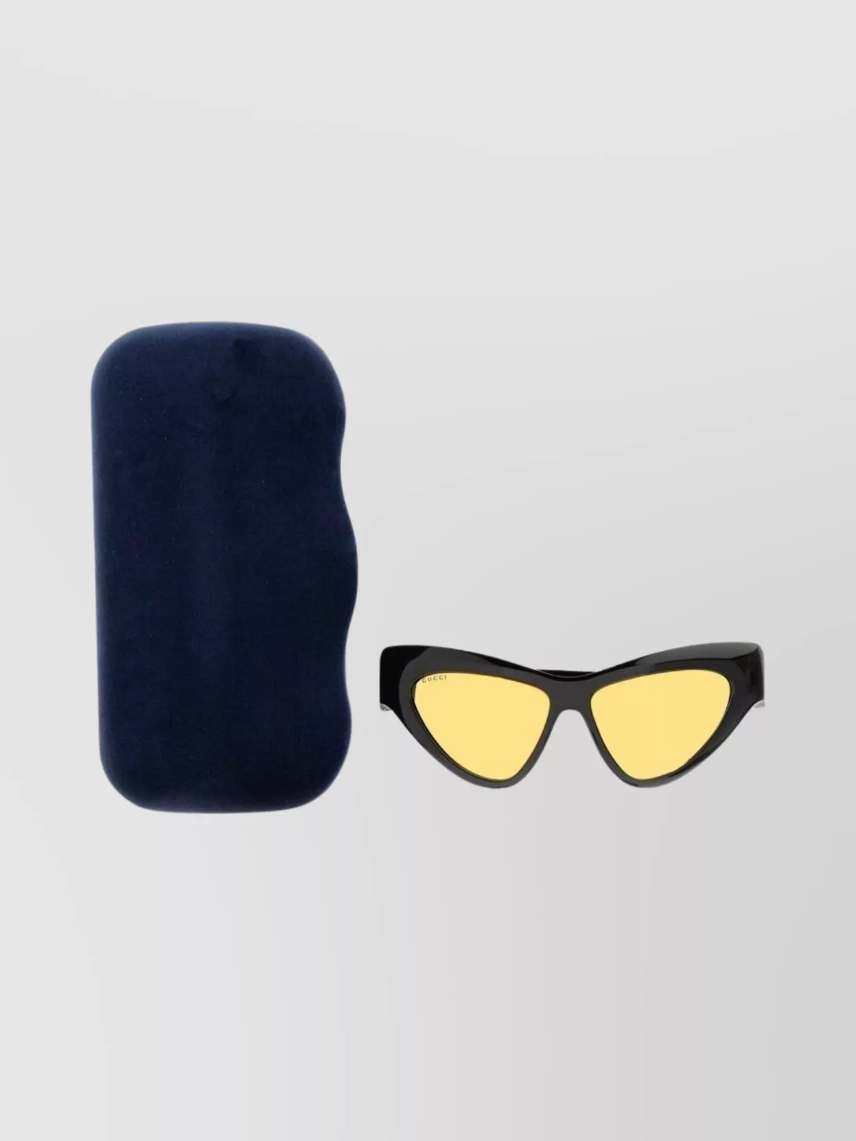 Gucci Stylish Cat Eye Sunglasses With Tinted Lenses