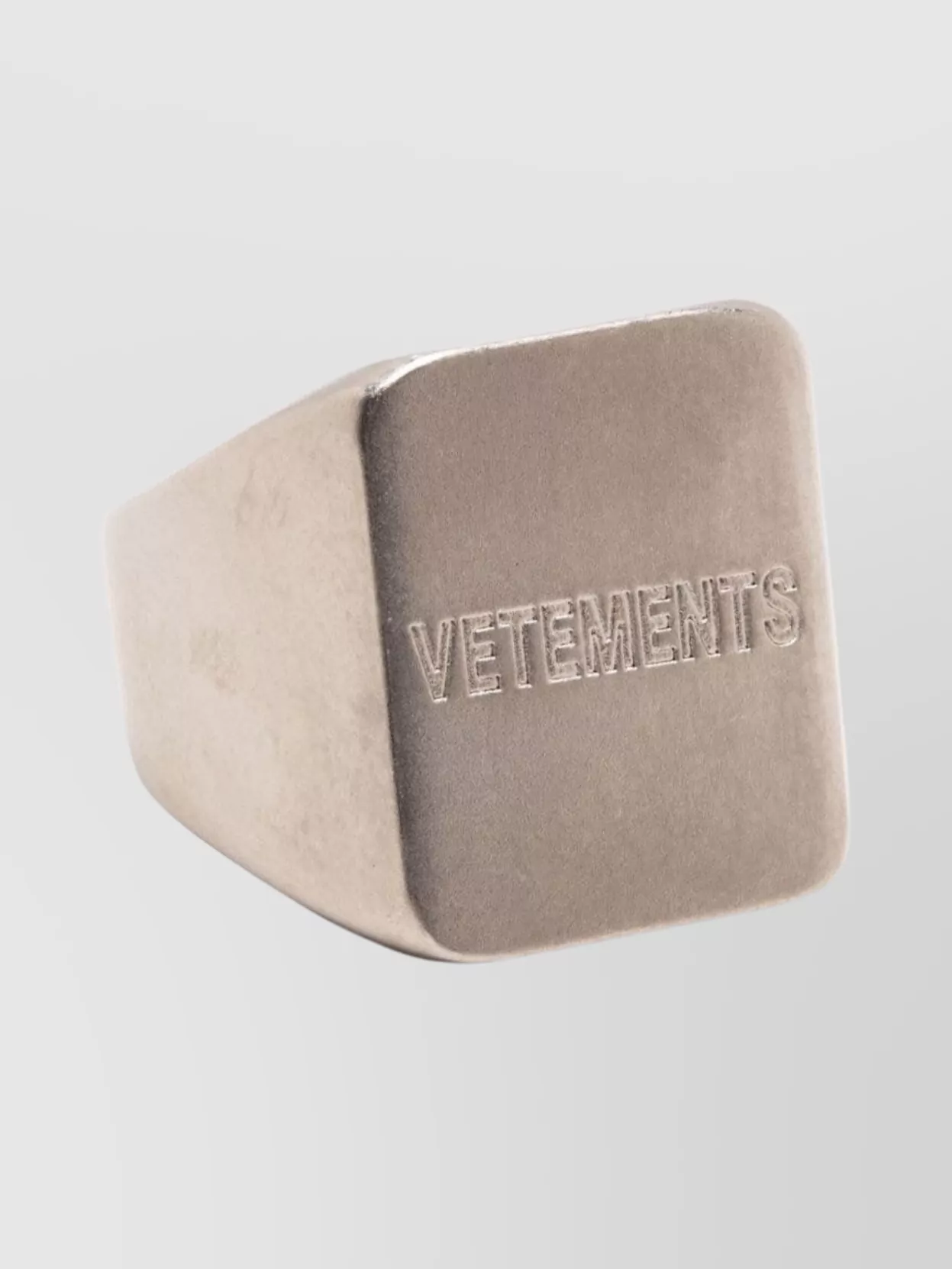 VETEMENTS BOLD SQUARE WIDE BAND WITH MATTE FINISH