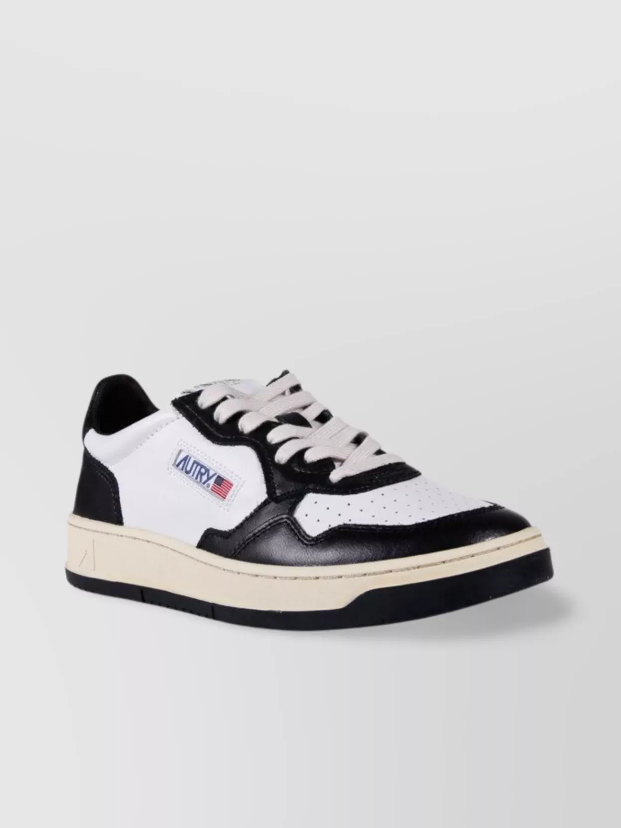 Autry Low Sneaker Contrast Panels