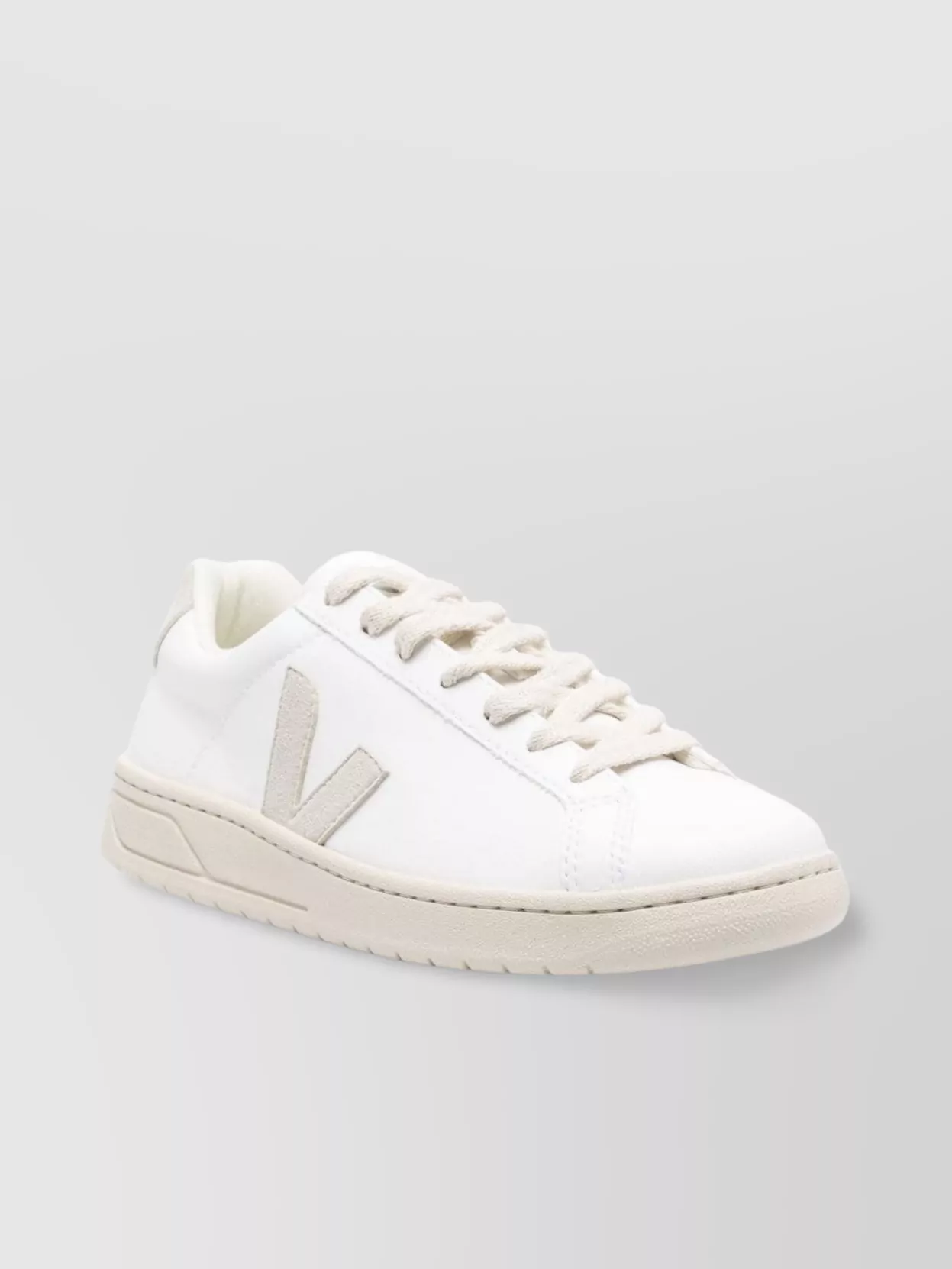 Veja Low-top Round Toe Rubber Sole Sneakers