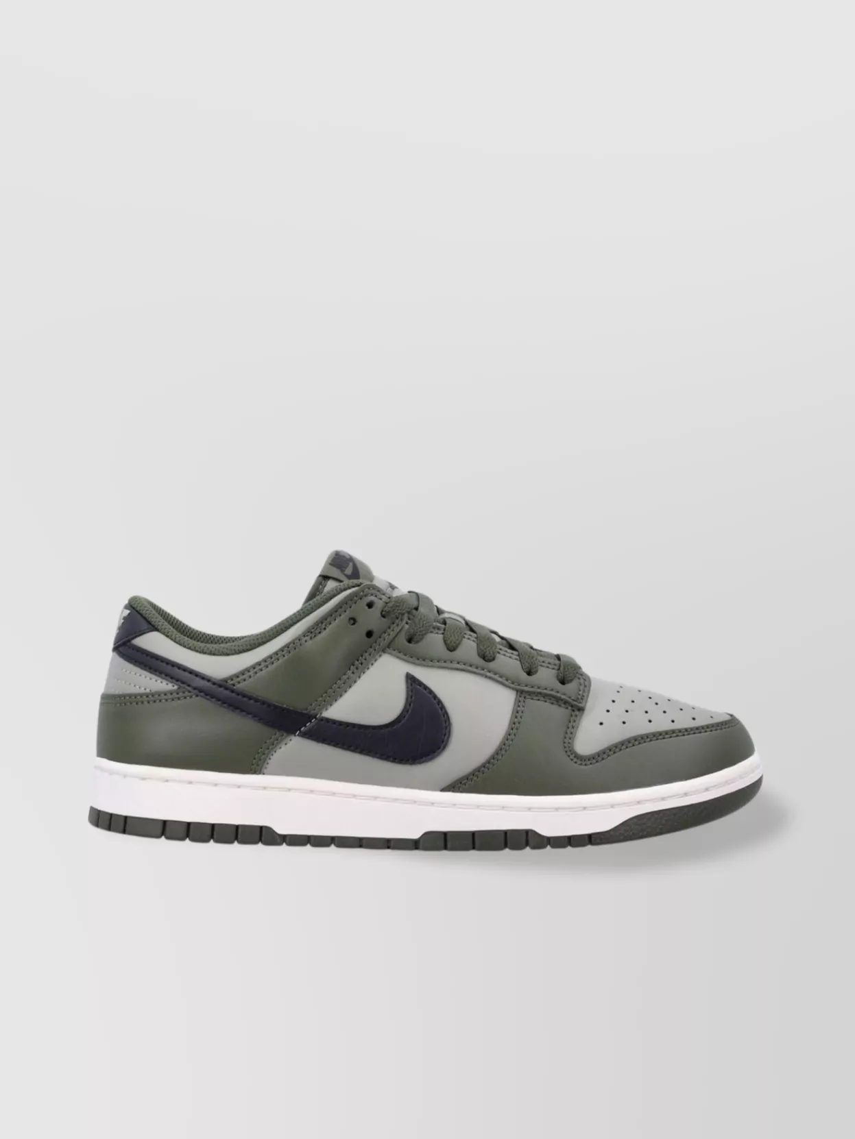 Nike Low Retro Sneakers Featuring Padded Collar
