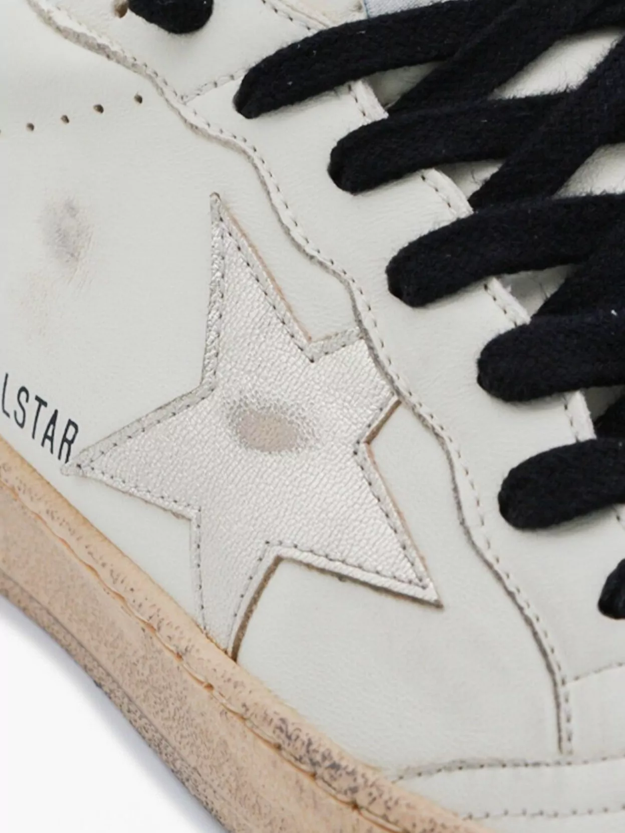 Golden Goose Stylish Low Top Sneakers With Star Detail
