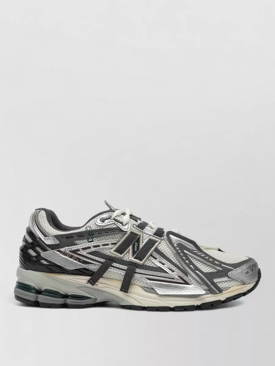 New Balance low-top sneakers