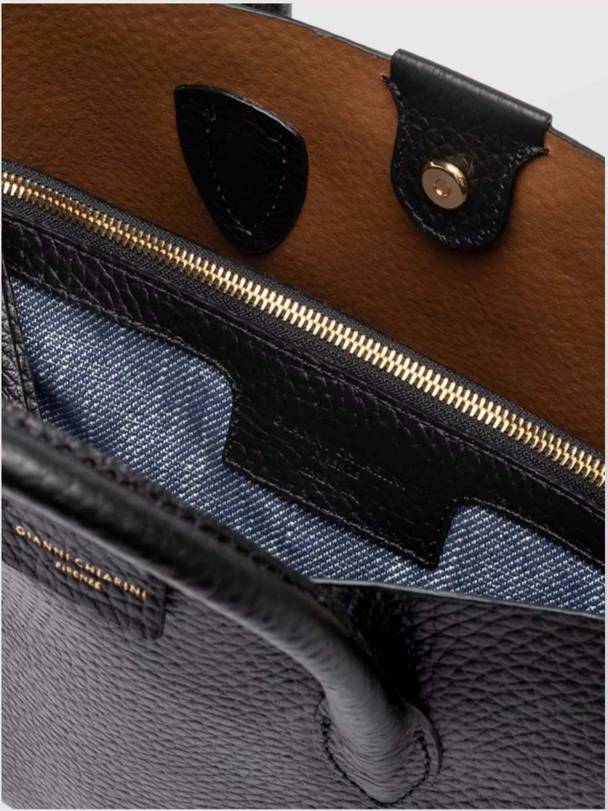 Gianni Chiarini Aretha Textured Leather Clutch Detachable Strap In Black