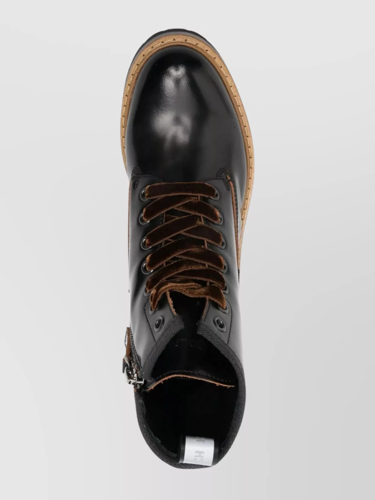 Woolrich Chunky Sole Round Toe Pull Tab Boots