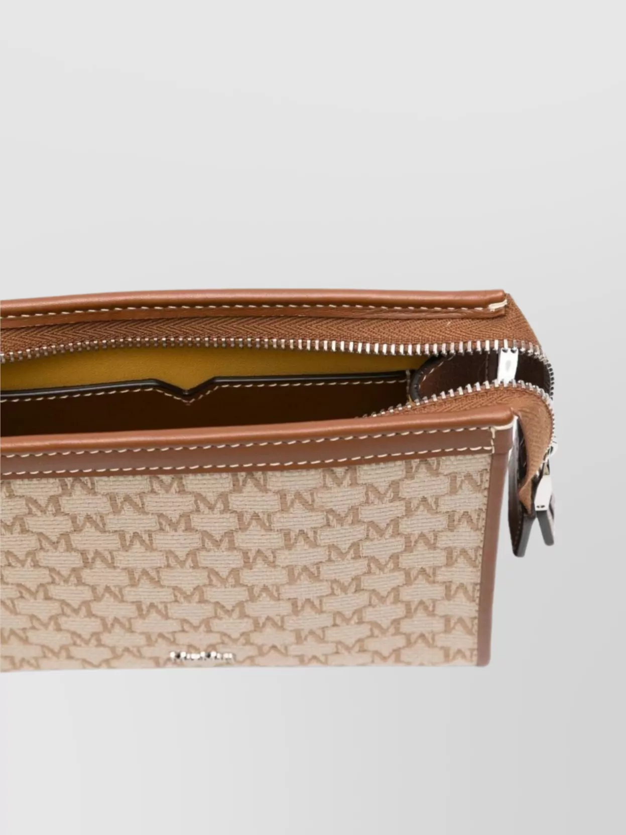 Max Mara Shoulder Bag With Chain Strap And Contrast Stitching