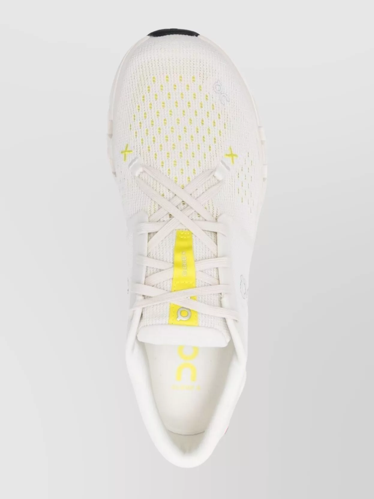 On Round Toe Low Top Sneakers With Pull Tab