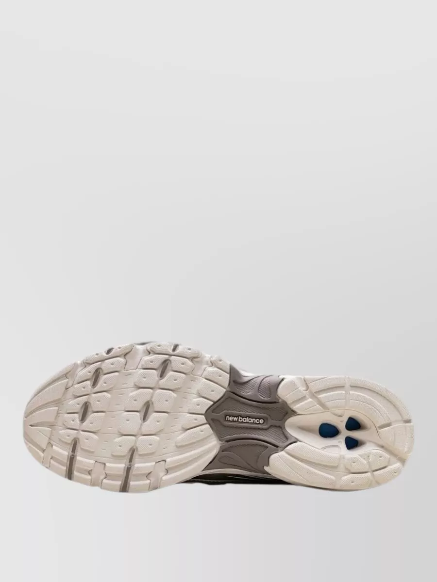 New Balance Low-Top Sneakers