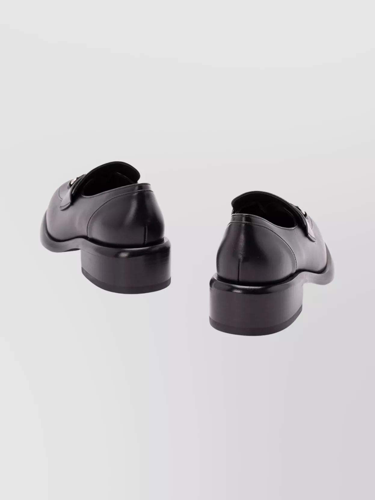 Gucci Savoy Loafers Featuring Metallic Hardware In Black
