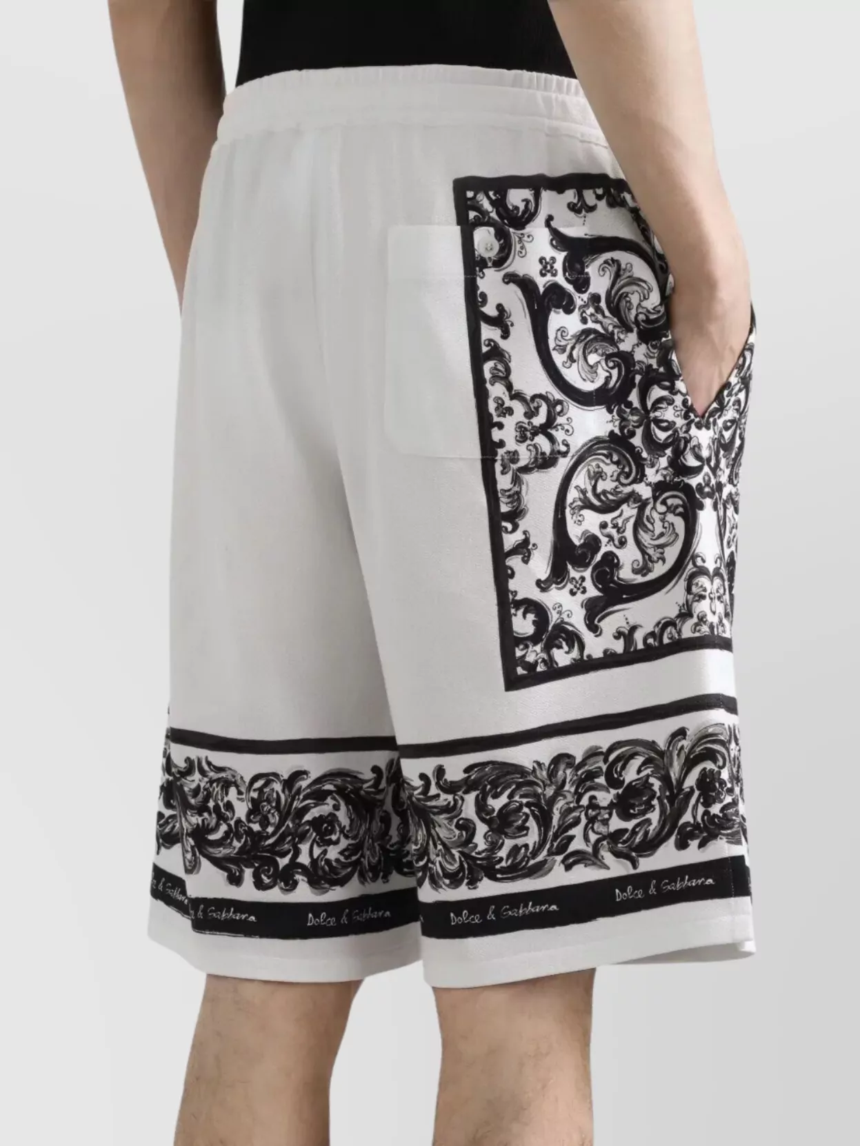 Dolce & Gabbana Majolica-print Knee Length Bermuda Shorts With Side And Back Pockets In White