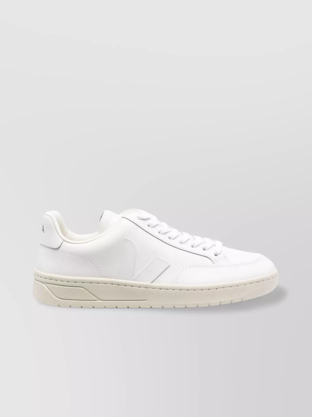 Veja V-12 Sneakers Flat Sole