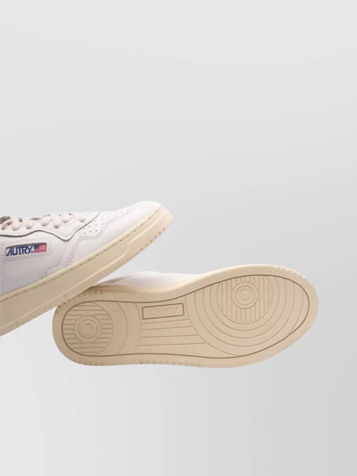 Autry "Low Medalist" Woman Sneakers