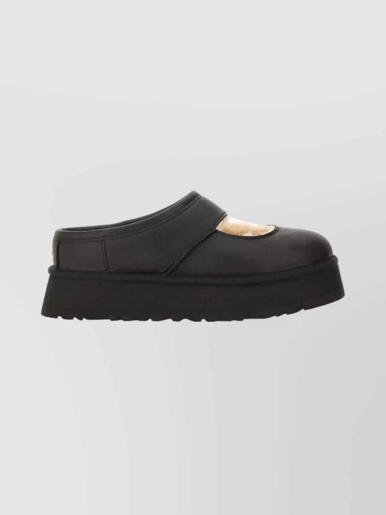 Ugg Round Toe Lace-Up Shoes With Platform Sole